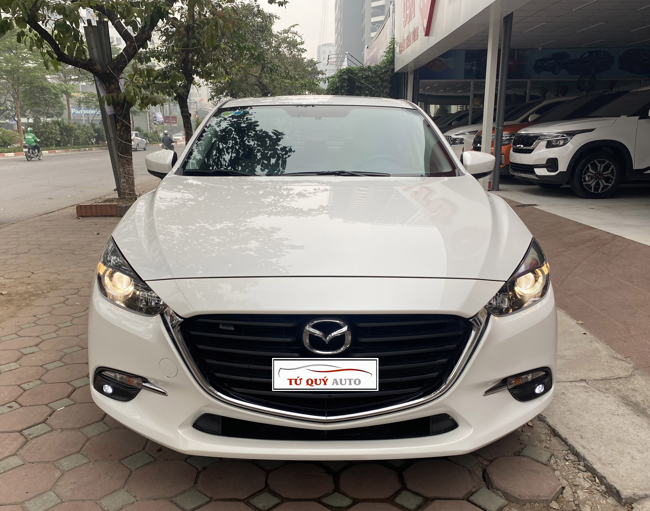 Xe Mazda 3 Sedan 1.5AT 2019 - Trắng/Kem