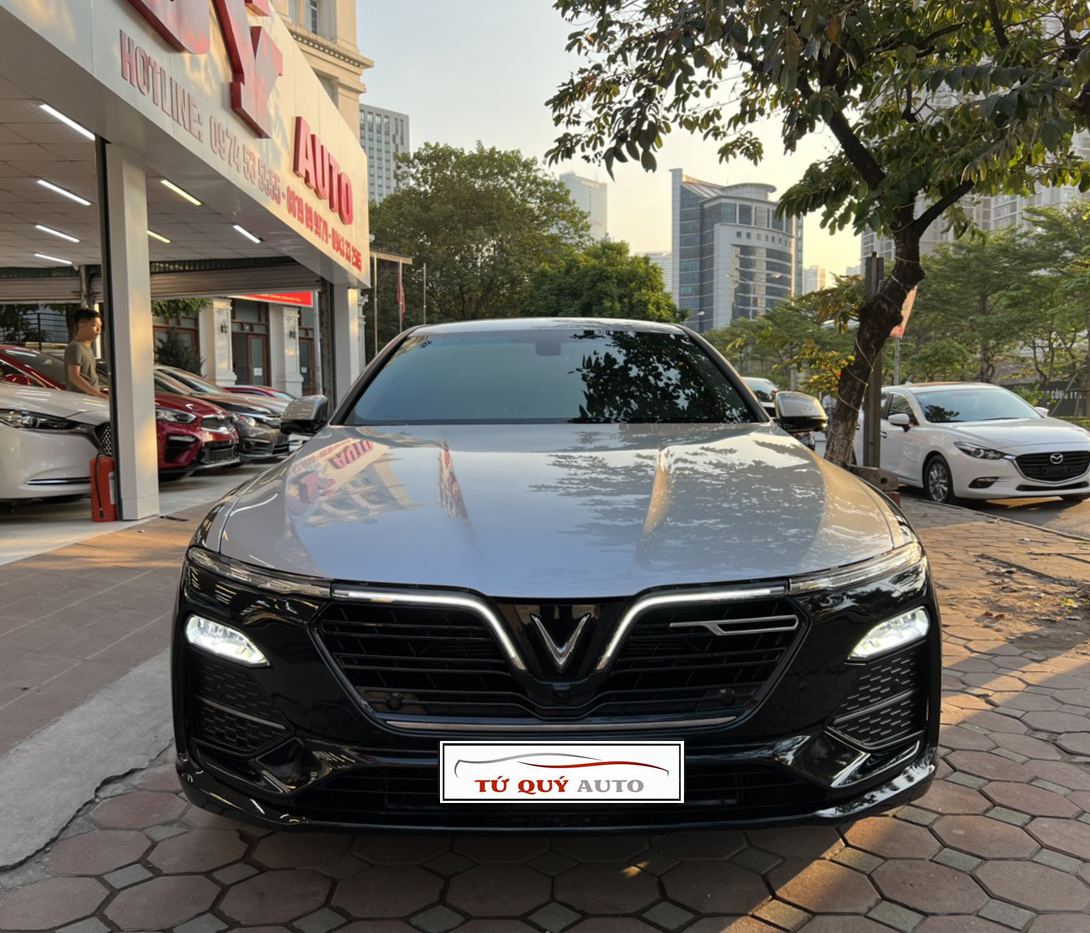 Xe VinFast Lux A 2.0 Premium 2019 - Đen