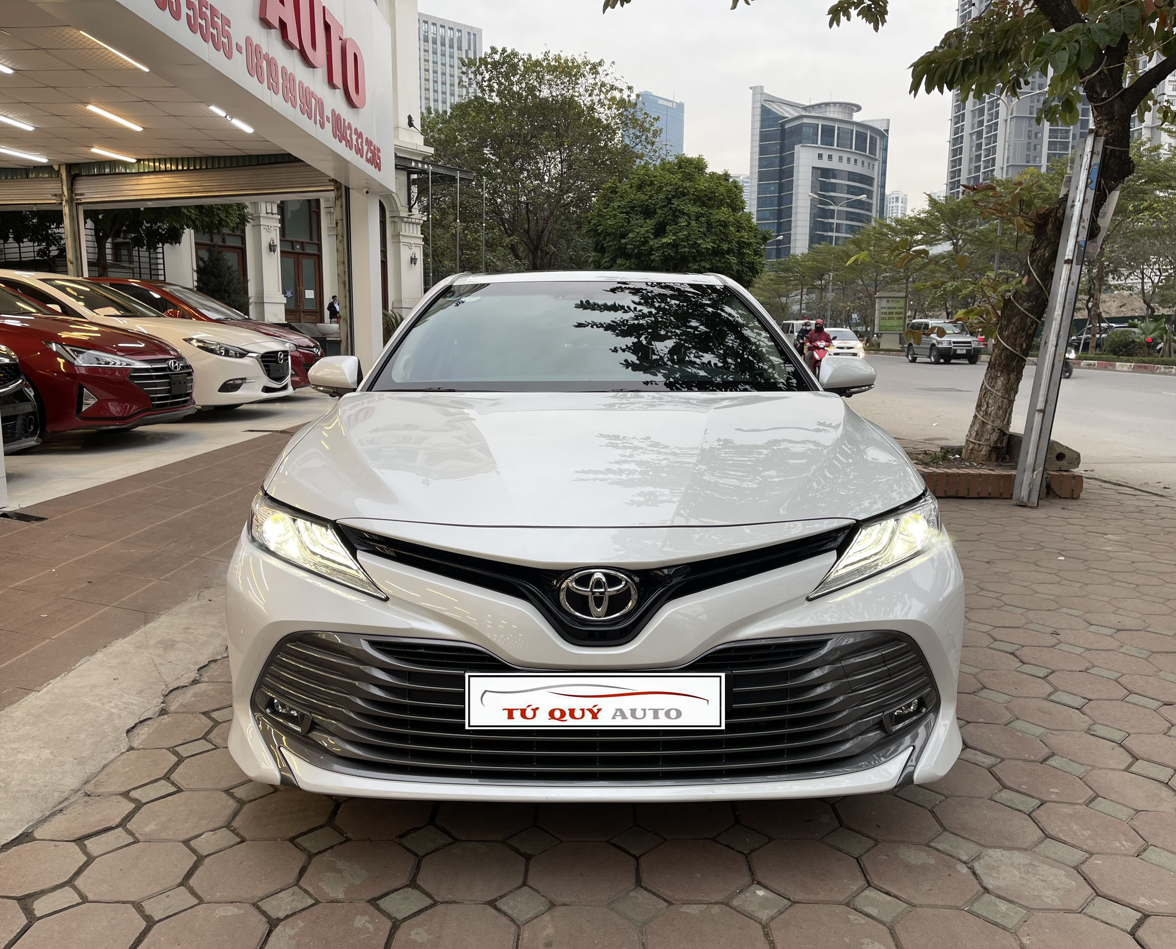 Xe Toyota Camry 2.5Q 2019 - Trắng