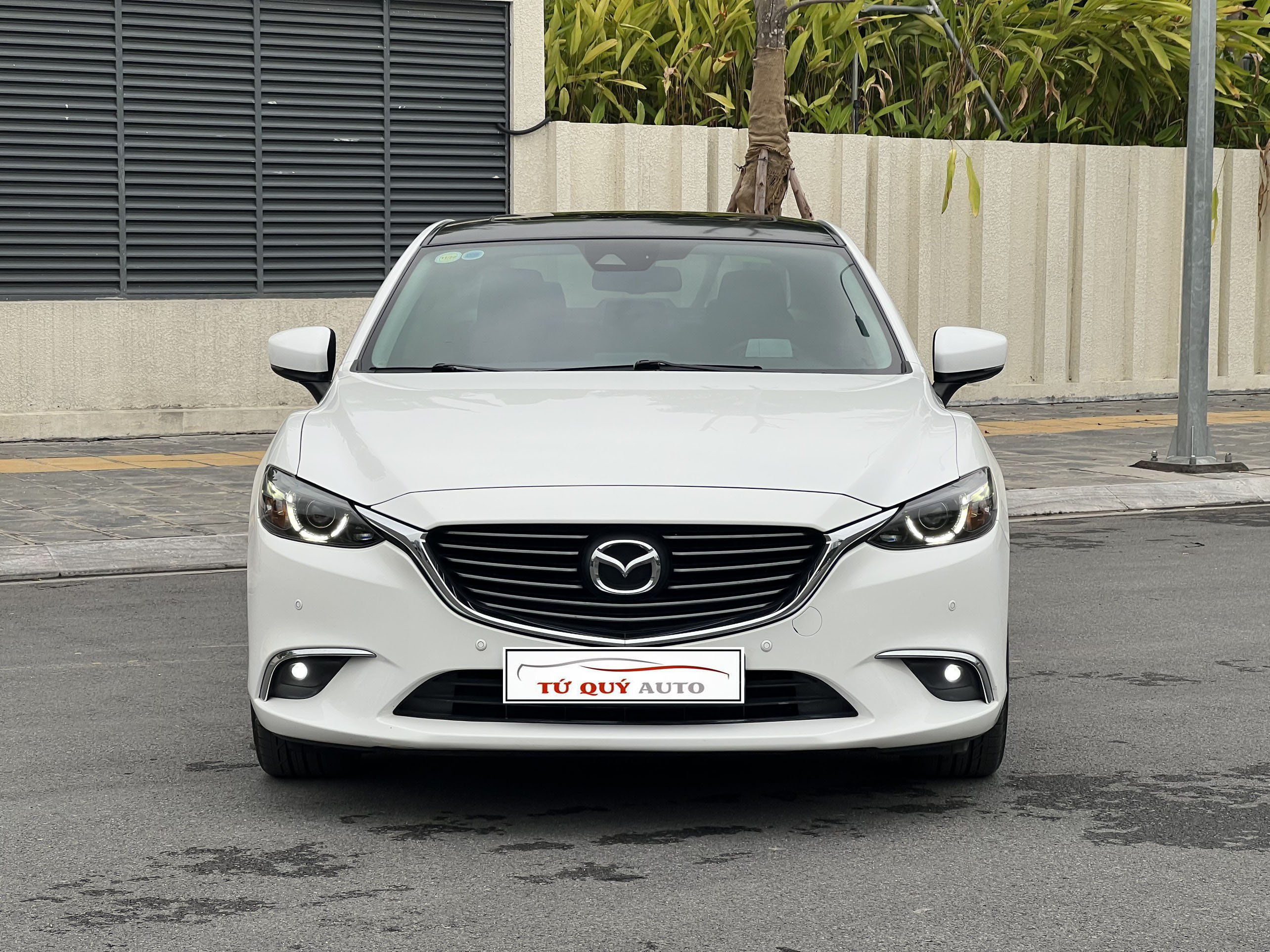 Xe Mazda 6 Premium 2.0AT 2017 - Trắng