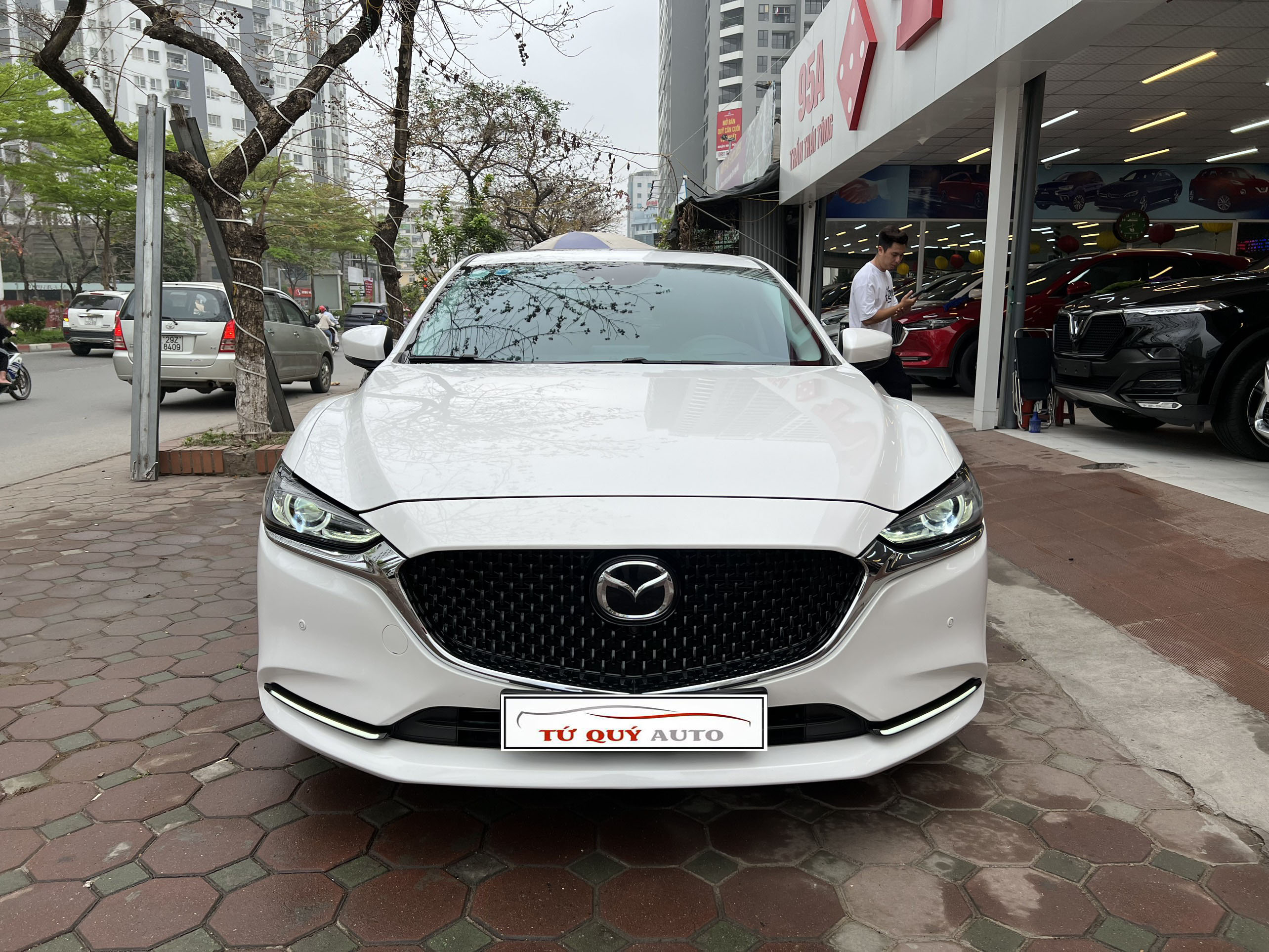 Xe Mazda 6 Premium 2.0AT 2020 - Trắng