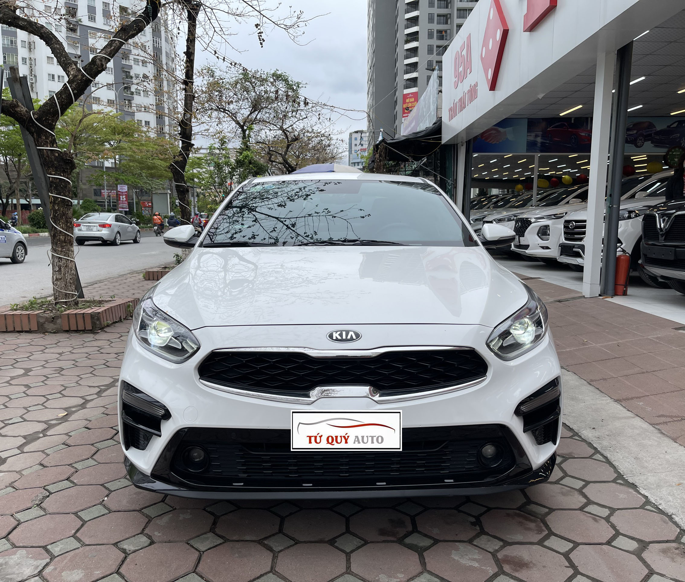 Xe Kia Cerato Premium 2.0AT 2019 - Trắng