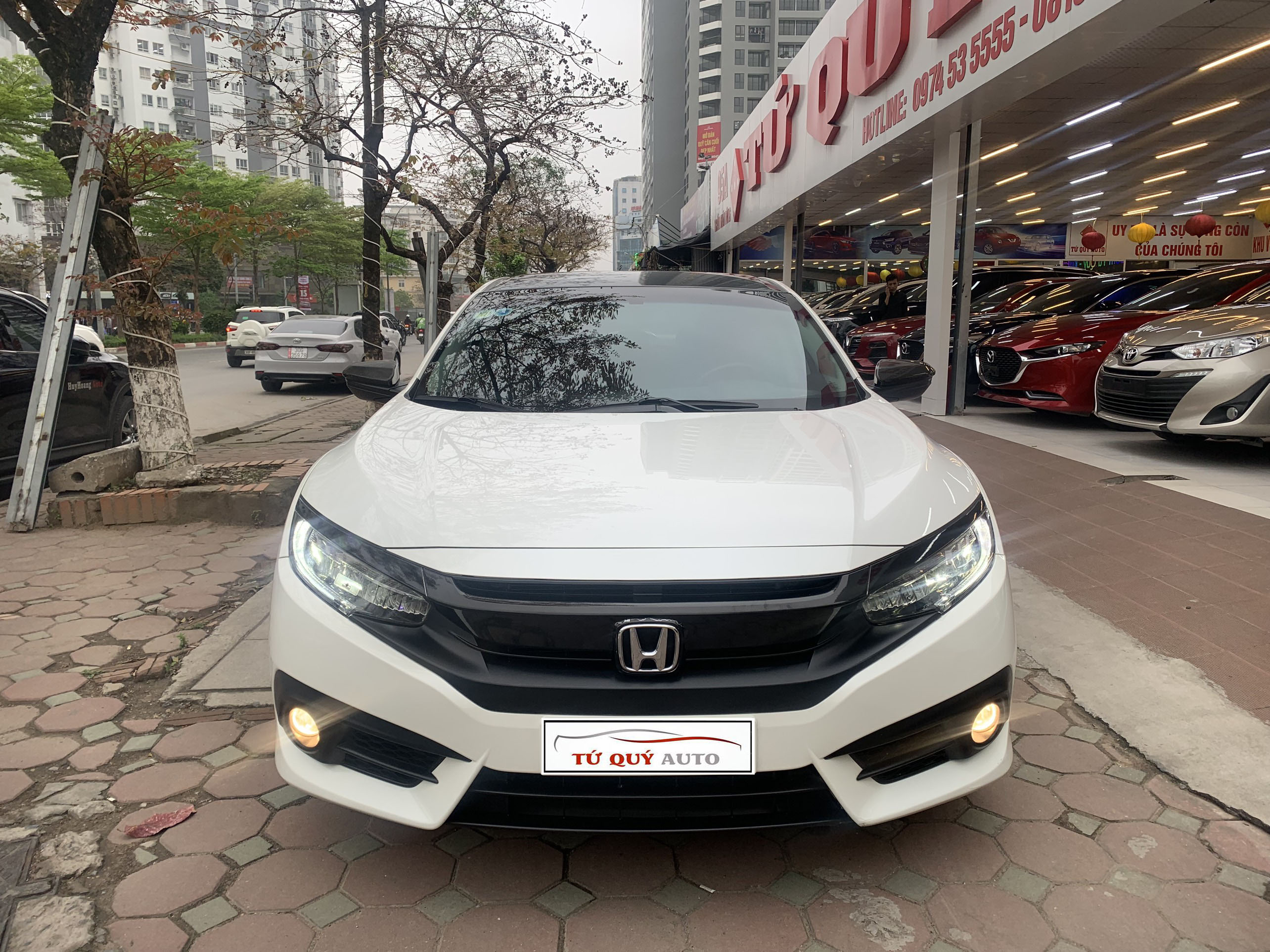 Xe Honda Civic 1.8E 2018 - Trắng