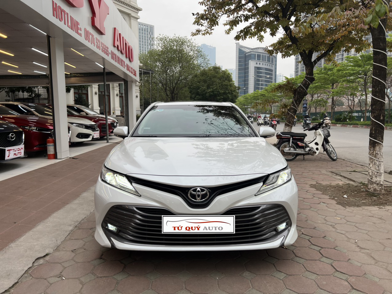 Xe Toyota Camry 2.5Q 2019 - Trắng