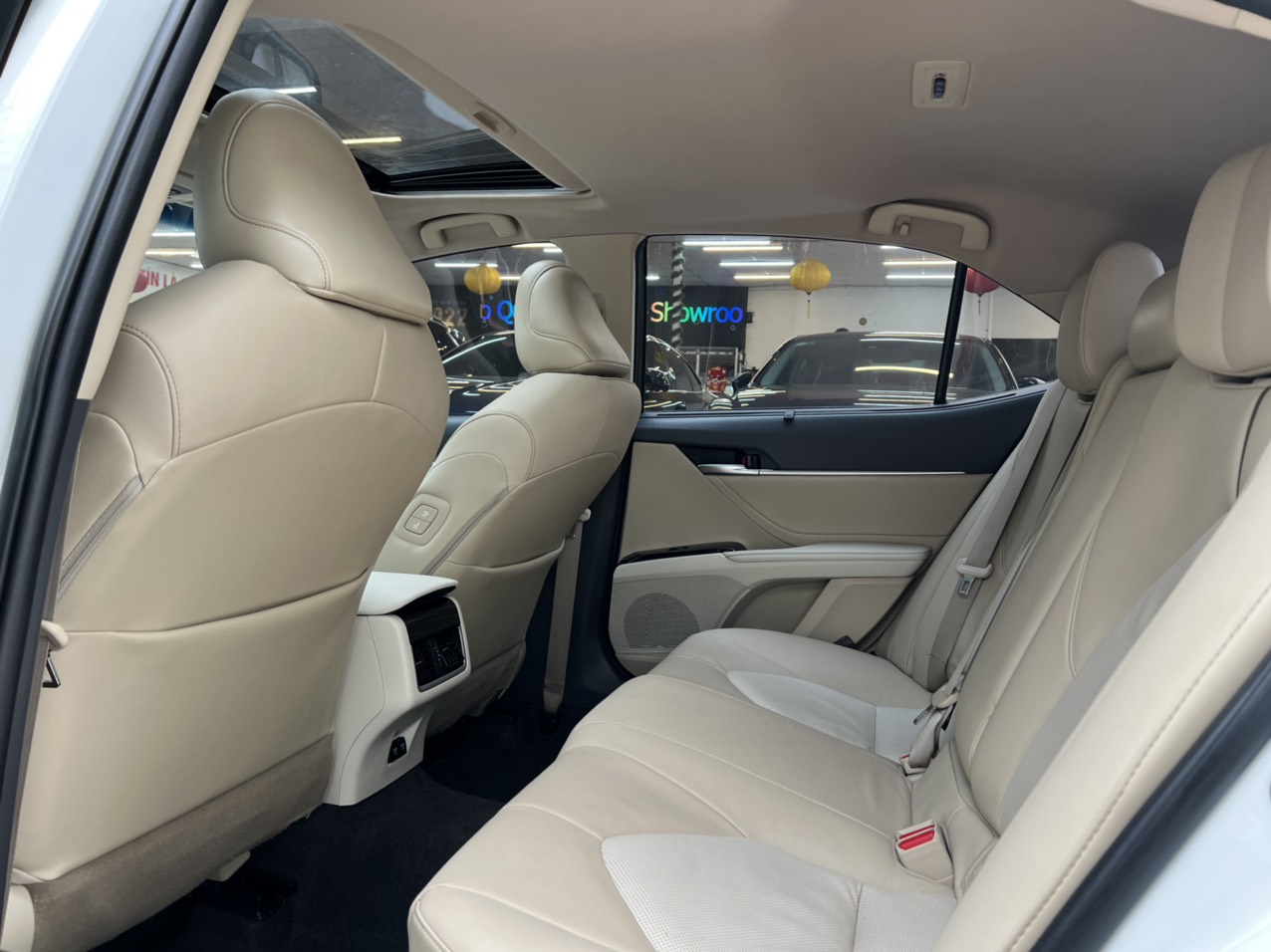 Toyota Camry 2.5Q 2019 - 13