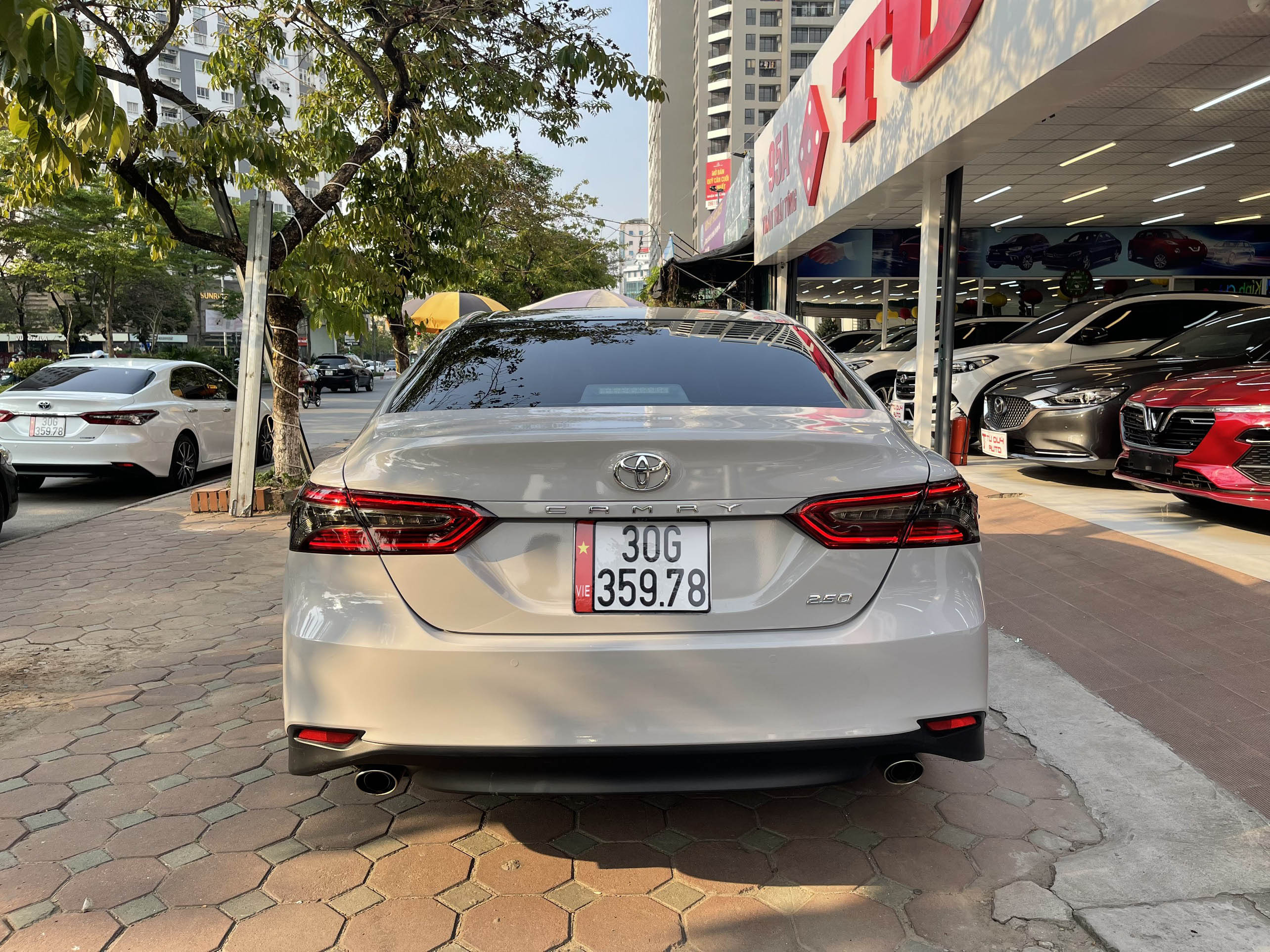 Toyota Camry 2.5Q 2020 - 5