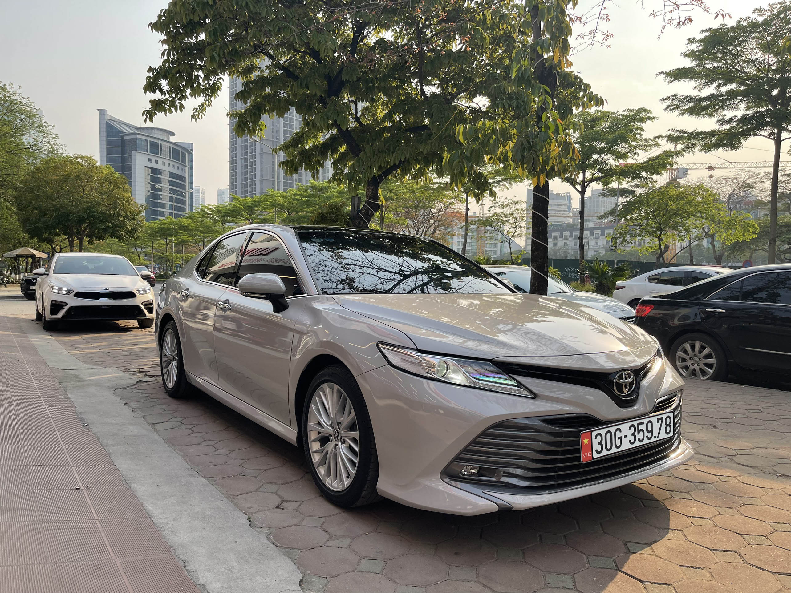 Toyota Camry 2.5Q 2020 - 7