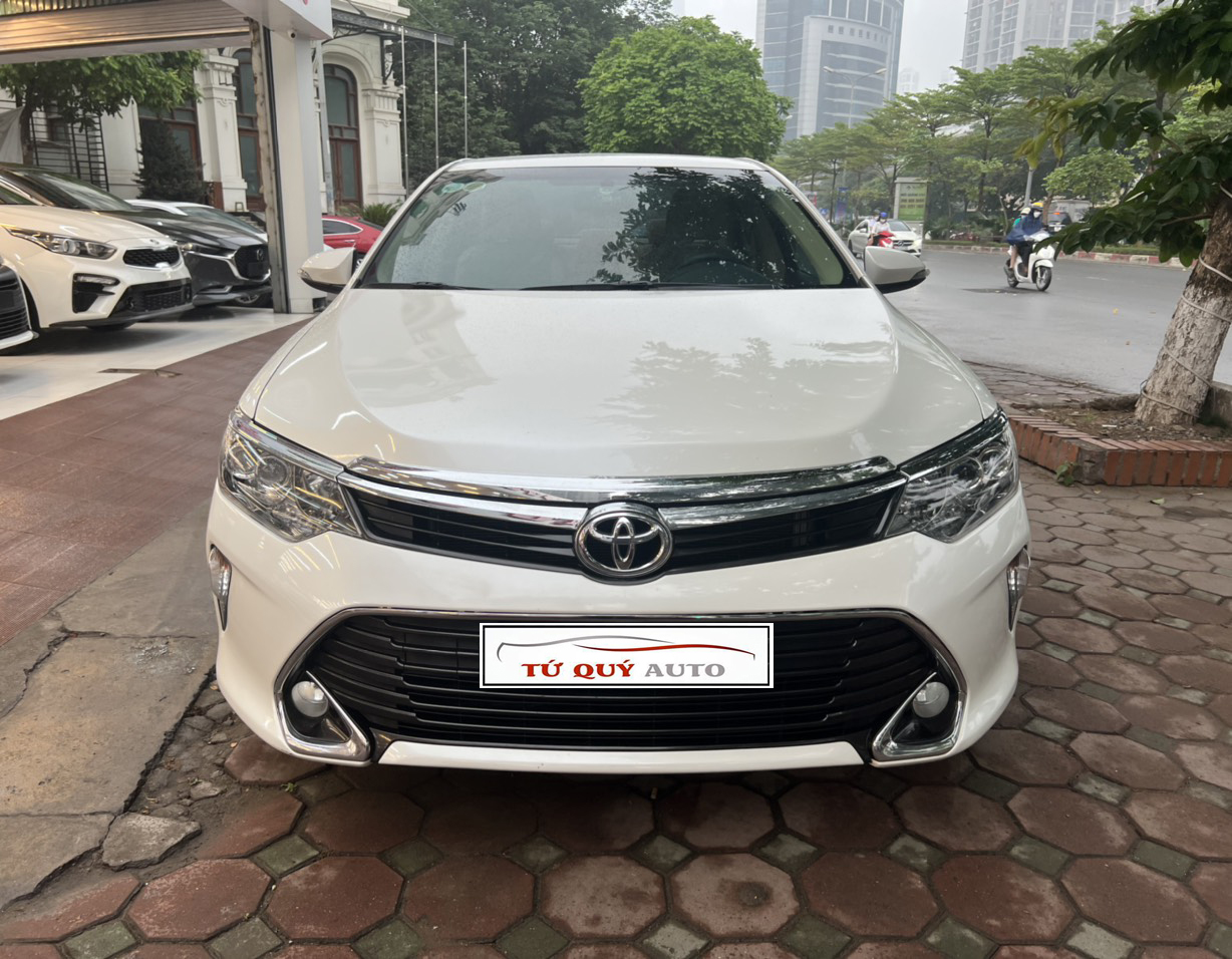 Xe Toyota Camry 2.0E 2018 - Trắng