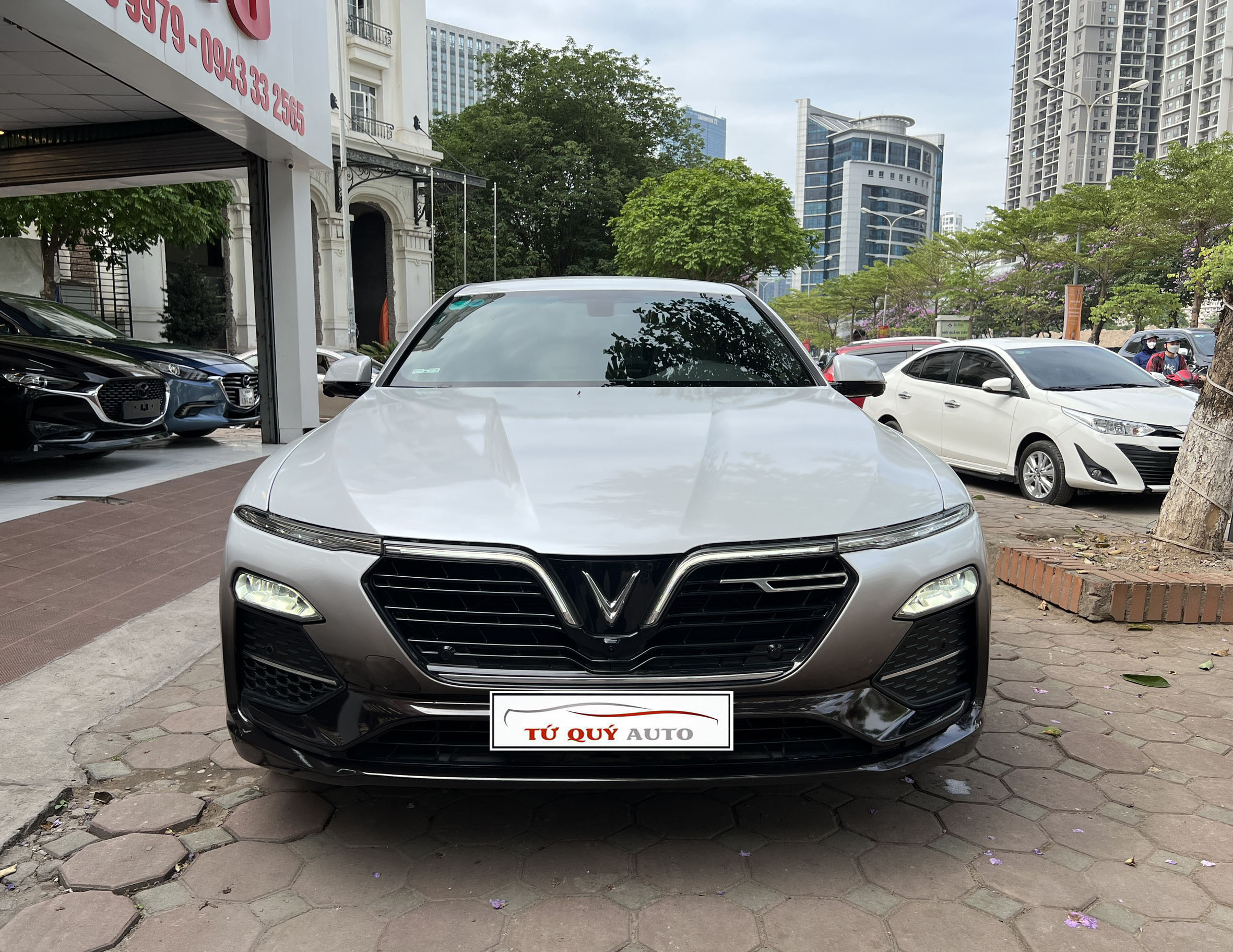 Xe VinFast Lux A 2.0 Premium 2020 - Trắng Đen