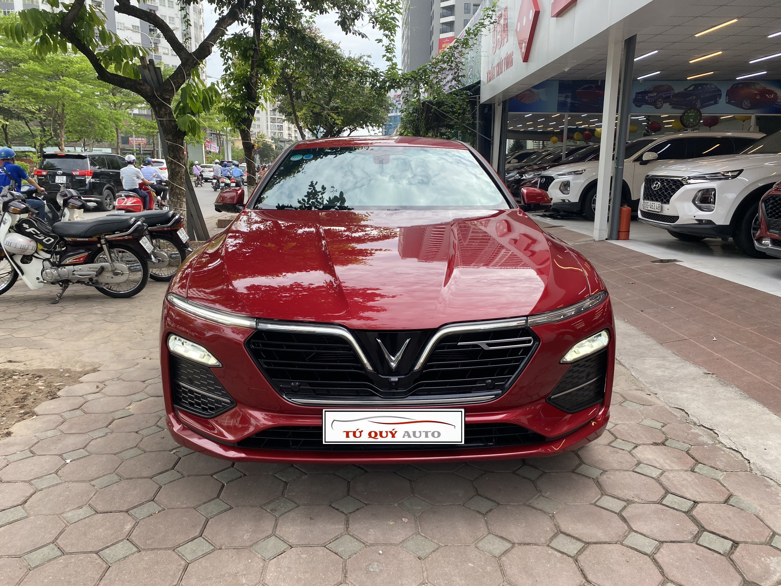 Xe VinFast Lux A 2.0 Premium 2020 - Đỏ