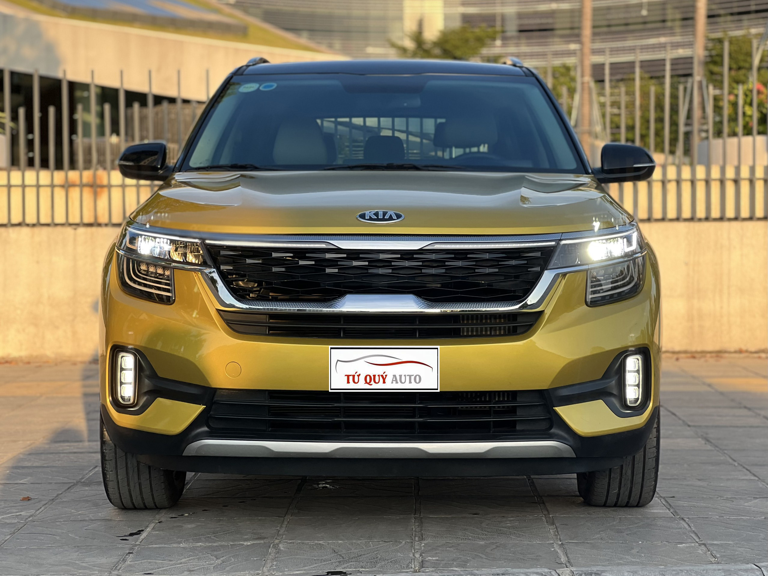 Xe Kia Seltos Premium 1.4AT 2021 - Vàng Chanh