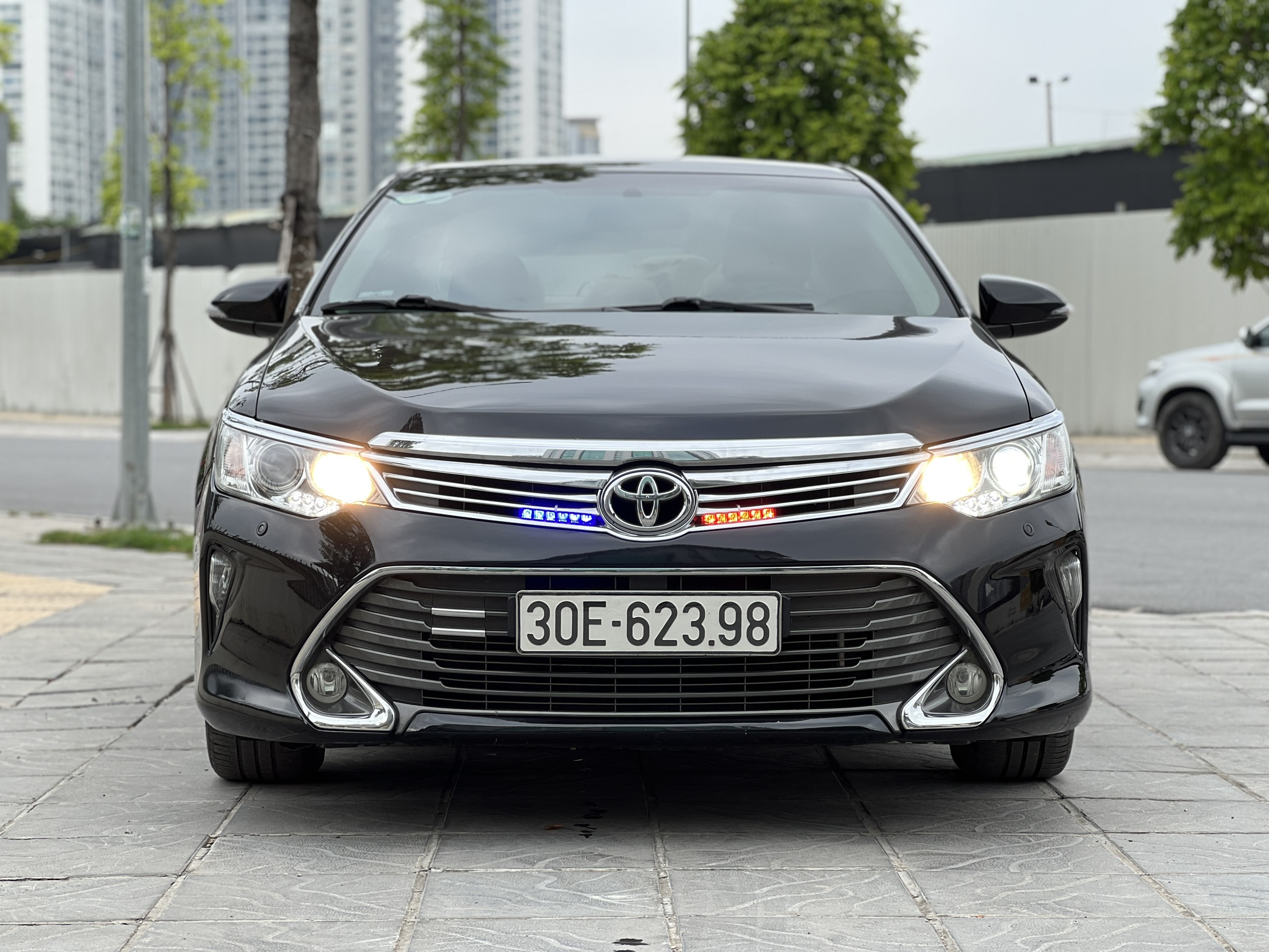 Xe Toyota Camry 2.0E 2016 - Đen