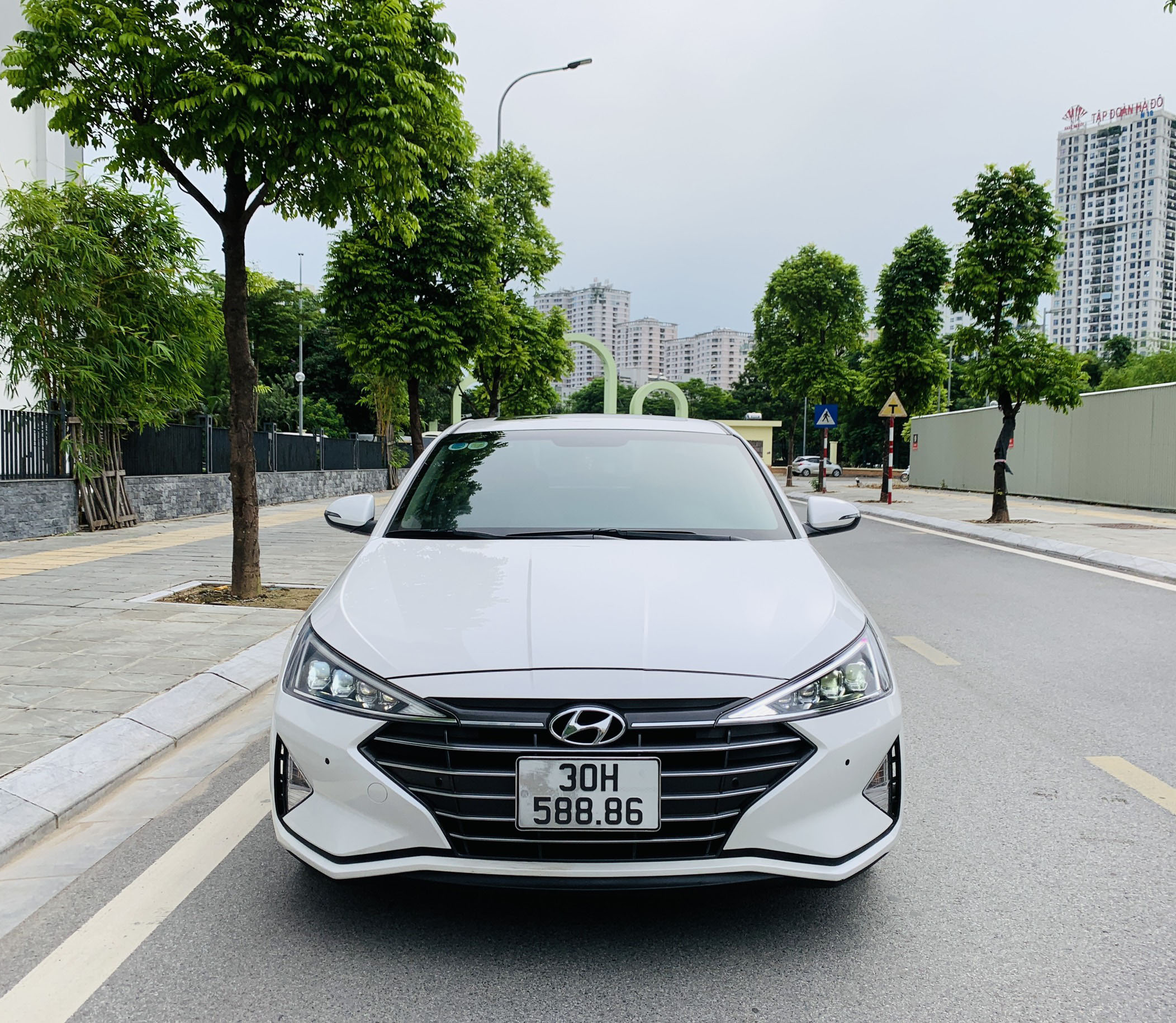 Xe Hyundai Elantra 2.0AT 2019 - Trắng