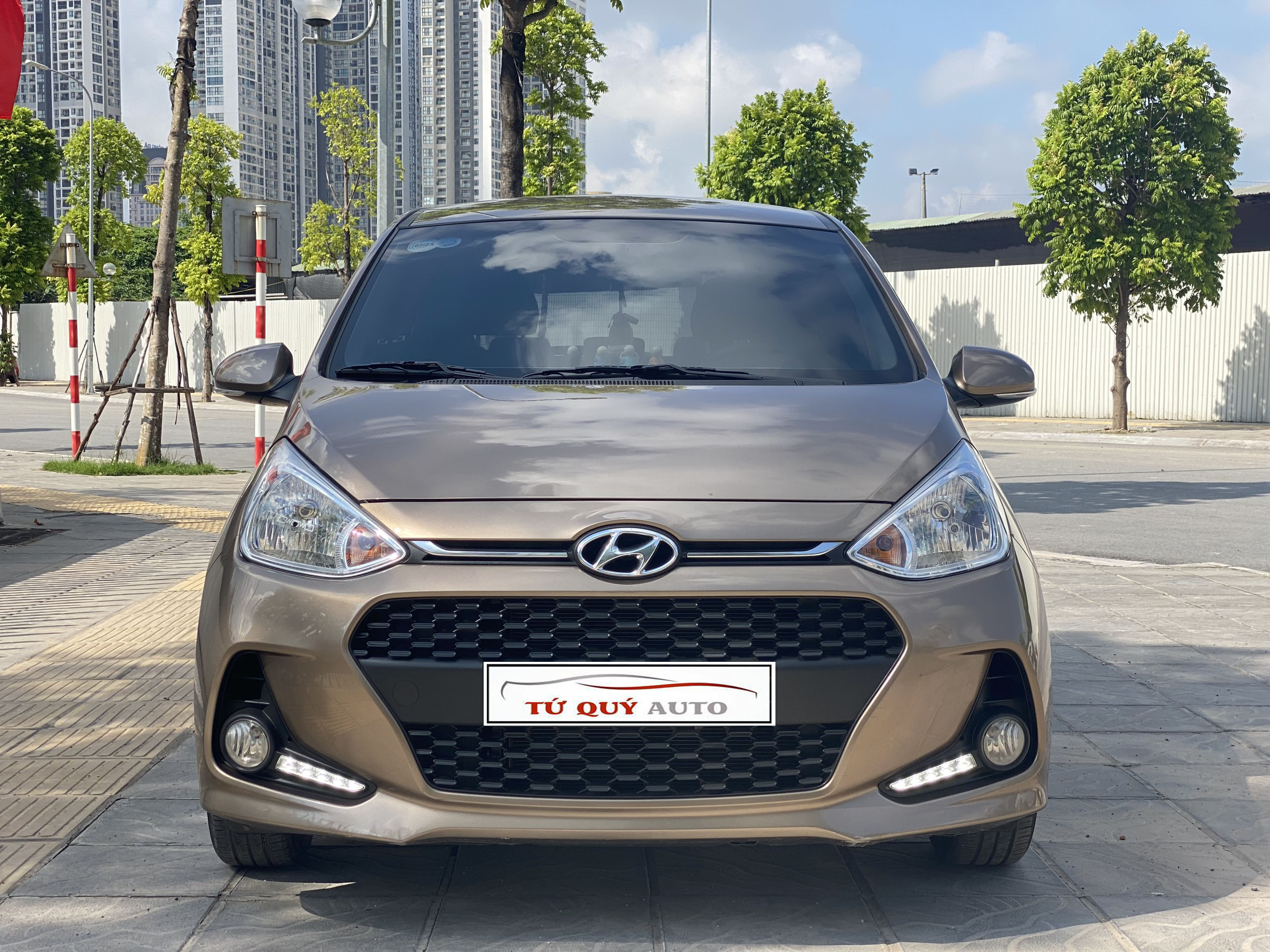 Xe Hyundai i10 Grand 1.2 AT 2020 - Nâu