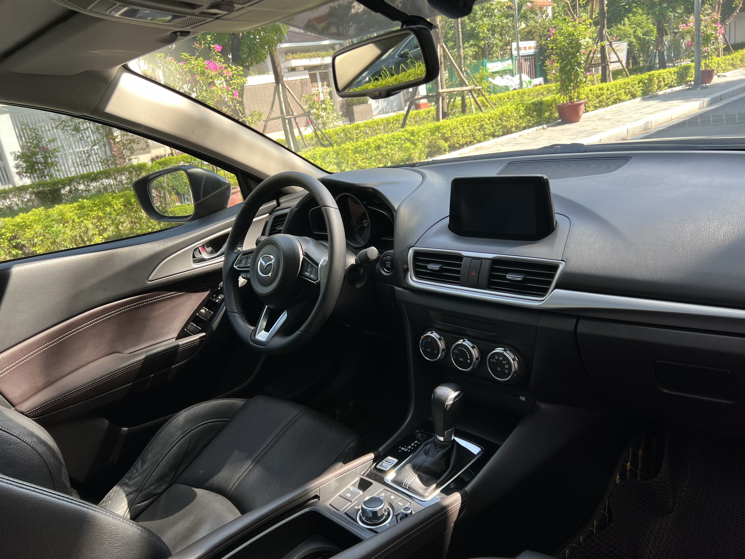 Mazda 3 Sedan 2018 - 11