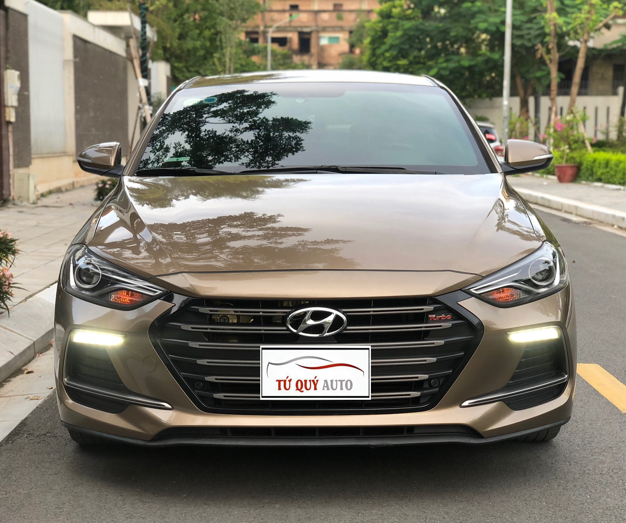 Xe Hyundai Elantra 1.6 Turbo 2019 - Vàng Cát