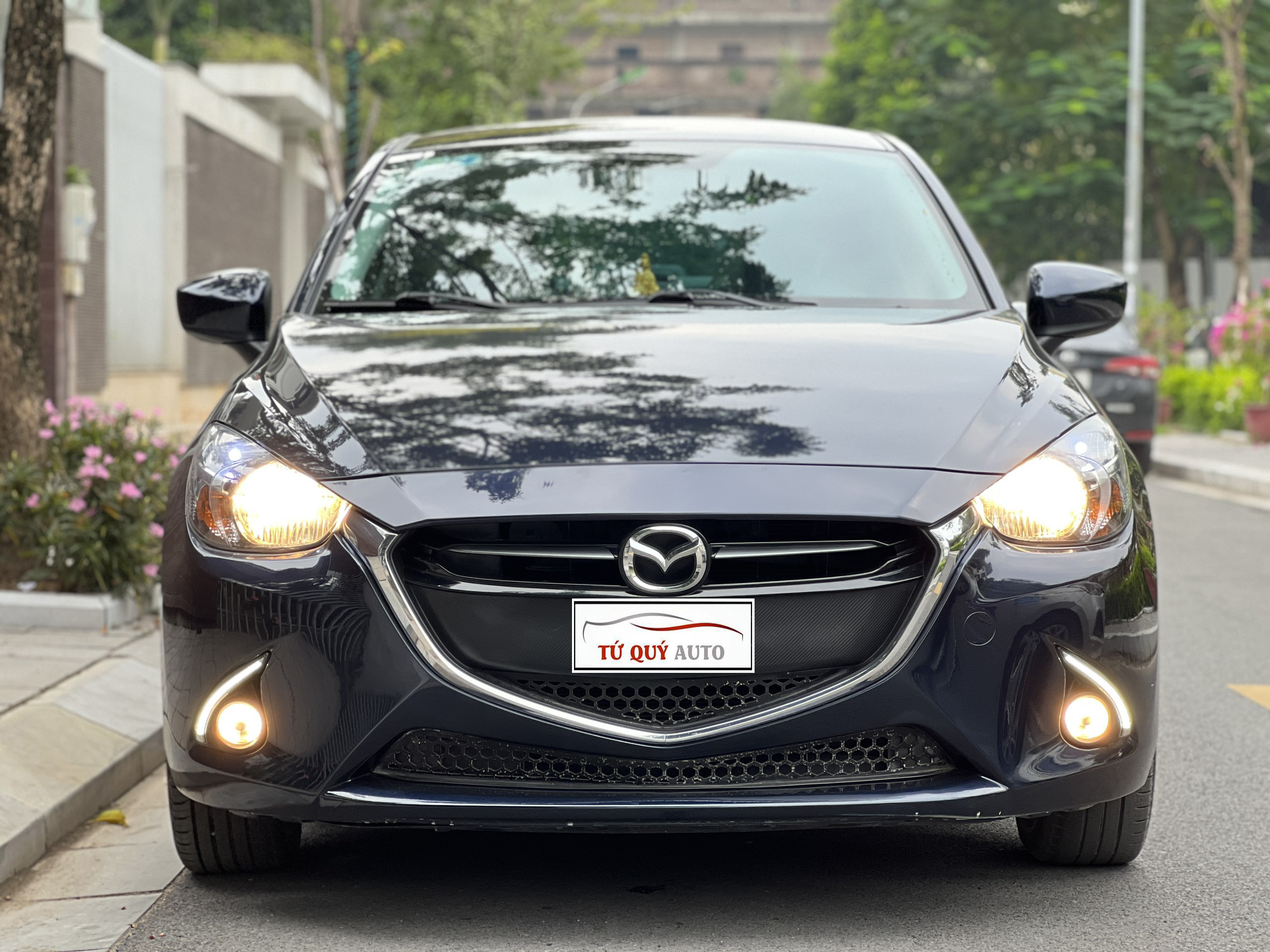 Xe Mazda 2 Sedan 1.5AT 2018 - Xanh Đen