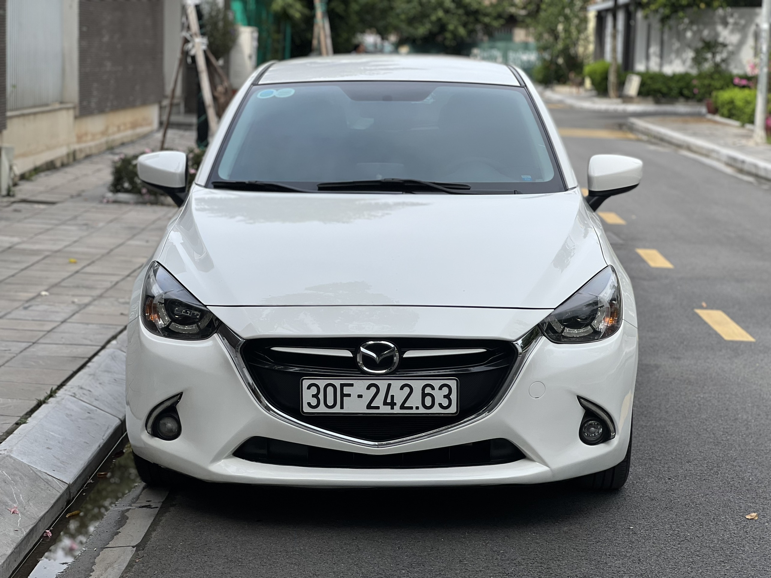 Xe Mazda 2 Hatchback 1.5AT 2016 - Trắng