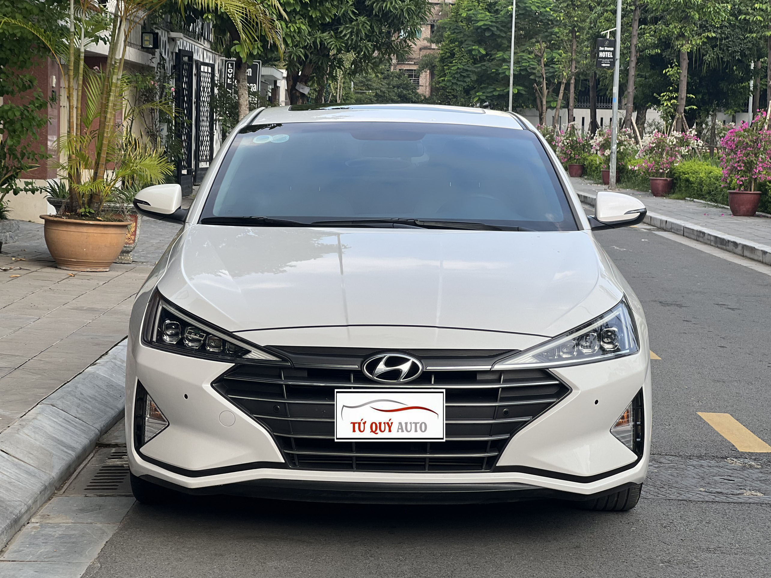 Xe Hyundai Elantra 2.0AT 2019 - Trắng