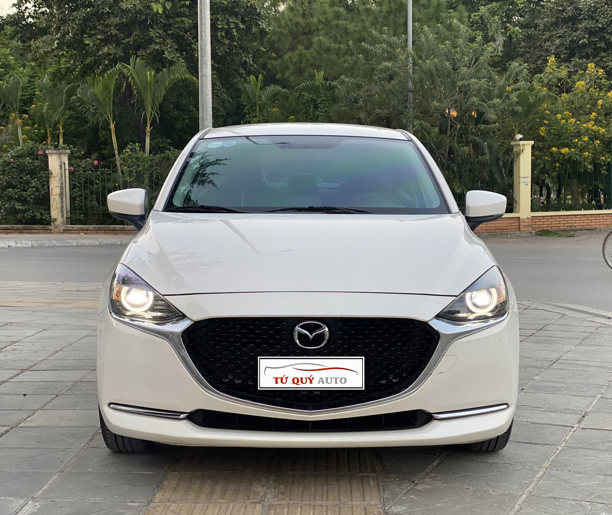 Xe Mazda 2 Luxury 1.5AT 2020 - Trắng