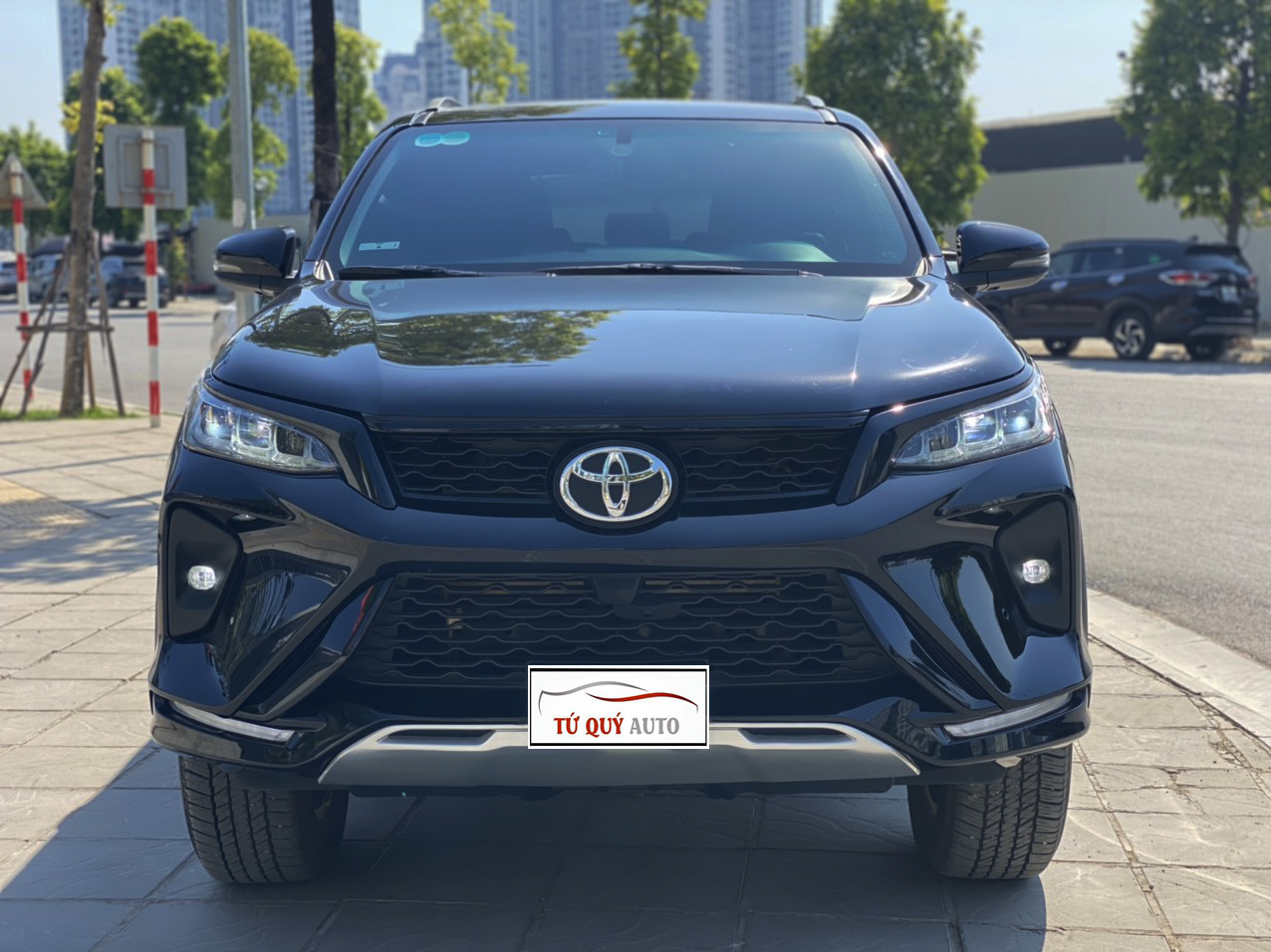 Xe Toyota Fortuner Lengander 2.4AT 2022 - Đen