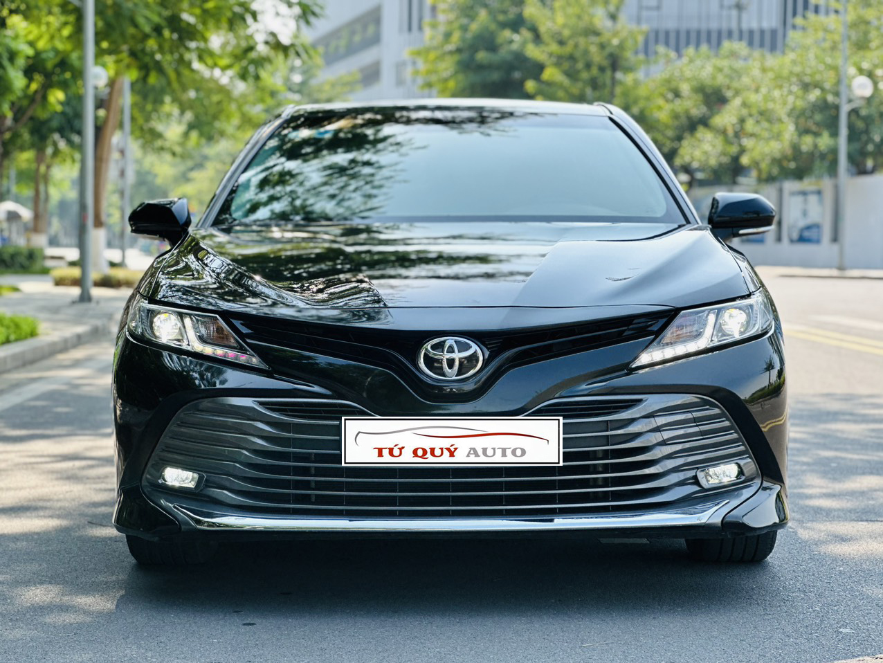 Xe Toyota Camry 2.0G 2020 - Đen