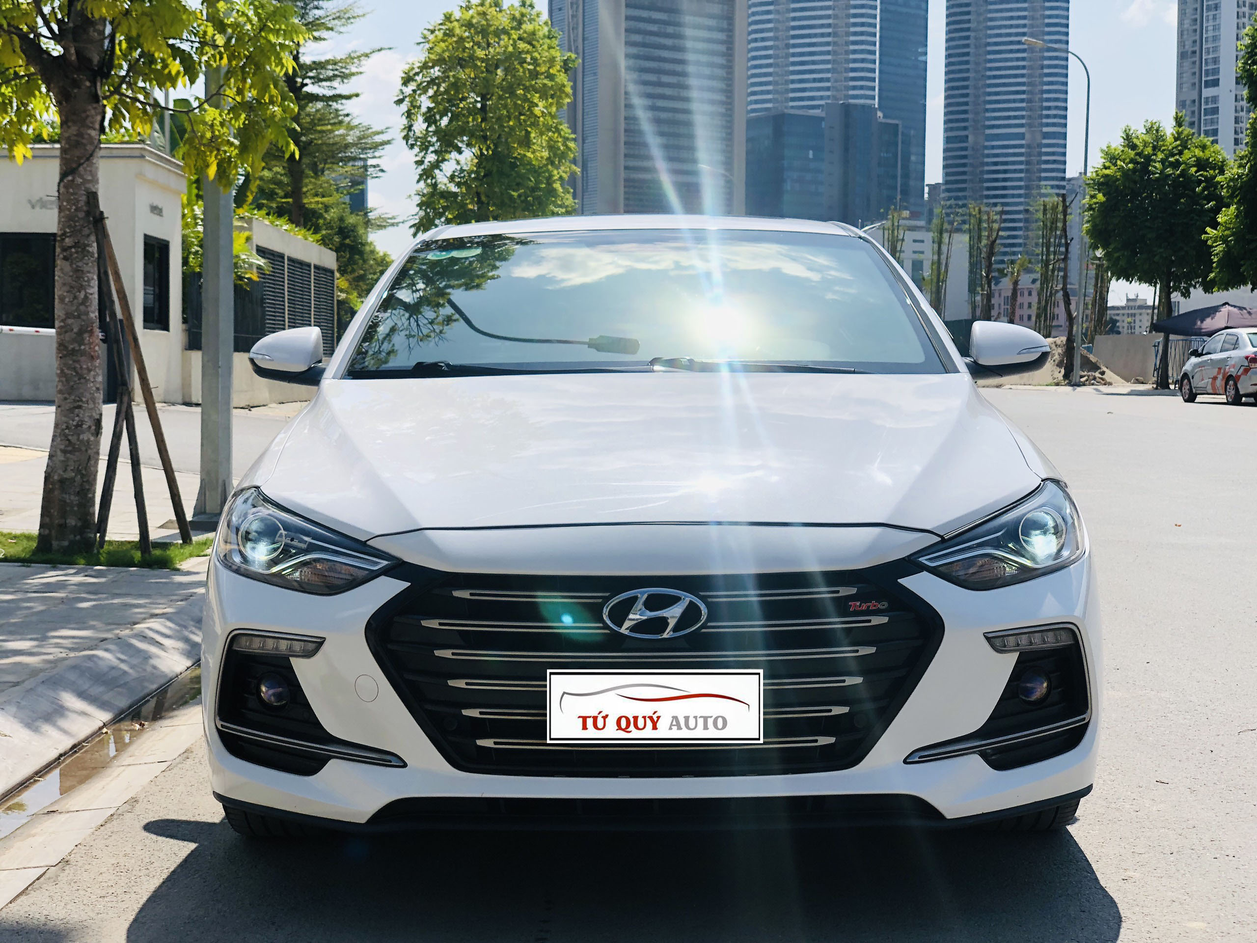 Xe Hyundai Elantra 1.6 Turbo 2018 - Trắng