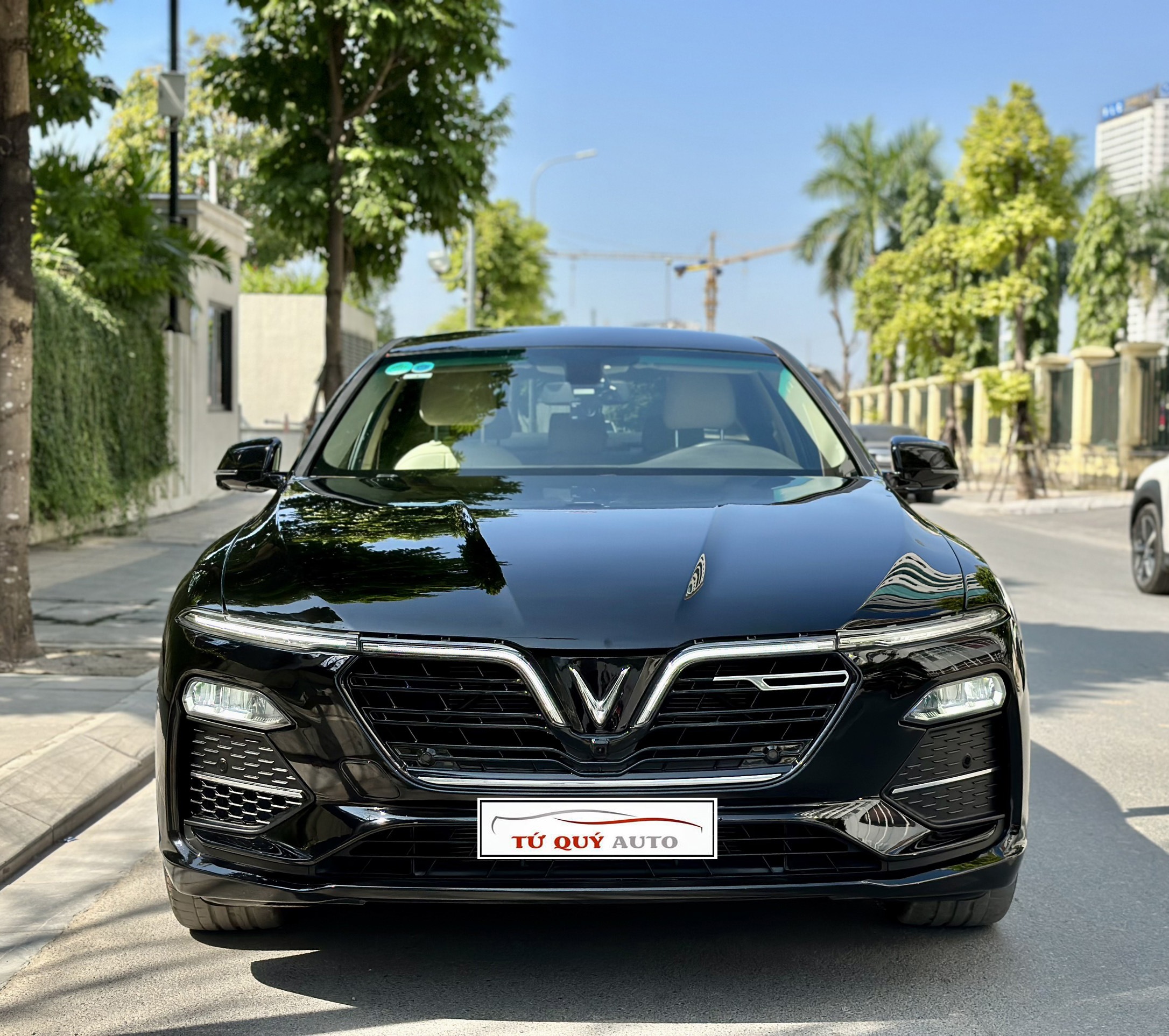 Xe VinFast Lux A 2.0 Premium 2019 - Đen