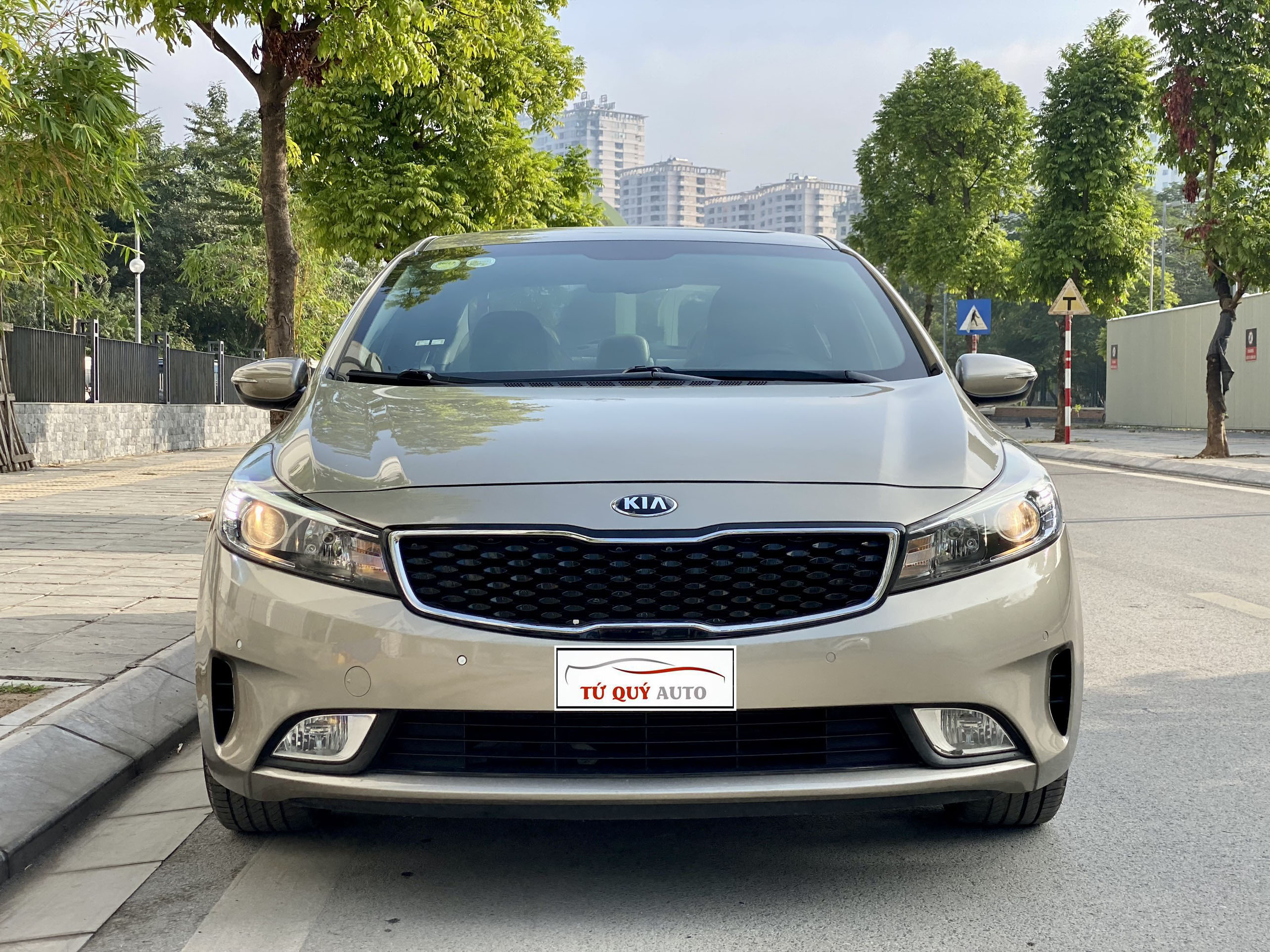 Xe Kia Cerato 2.0AT 2017 - Vàng Cát