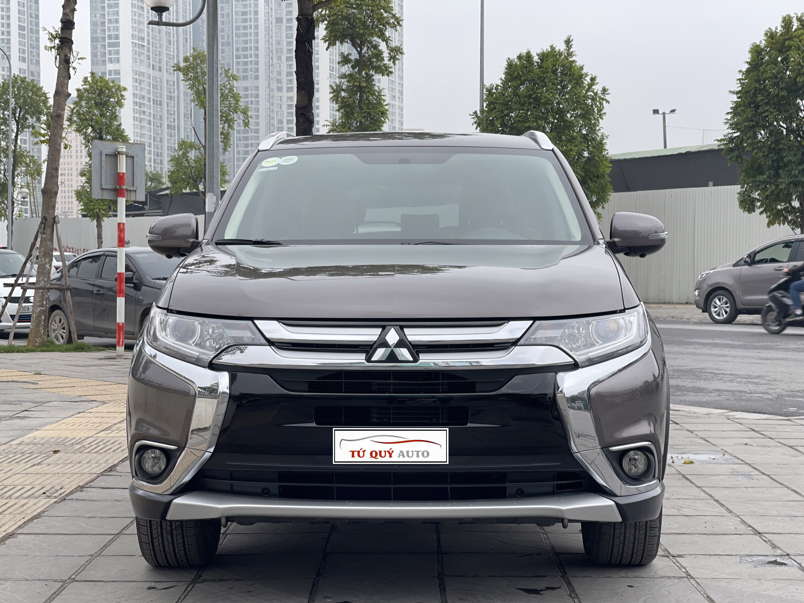 Xe Mitsubishi Outlander 2.0 CVT 2019 - Nâu