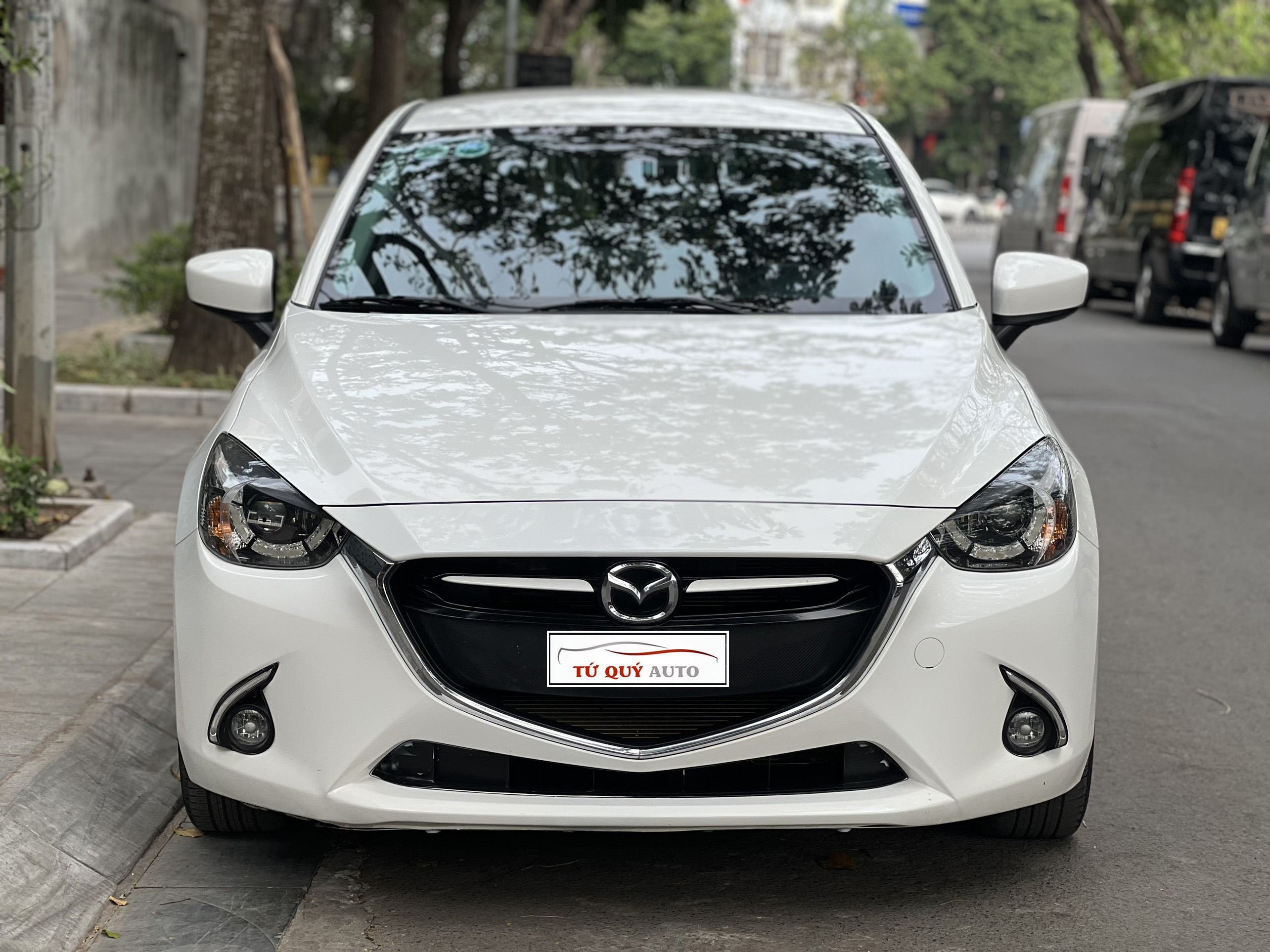 Xe Mazda 2 Hatchback 1.5AT 2016 - Trắng