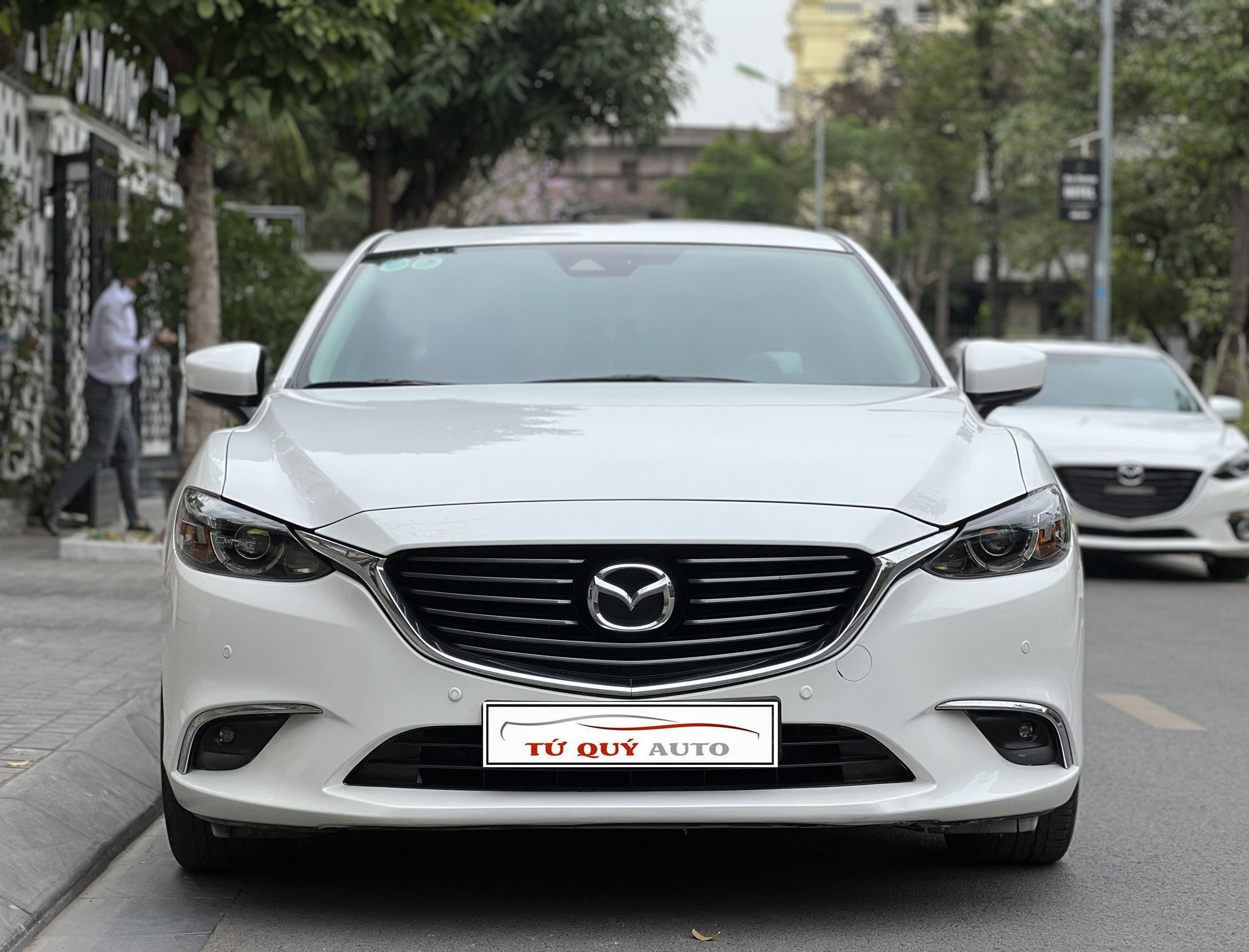 Xe Mazda 6 Premium 2.0AT 2017 - Trắng