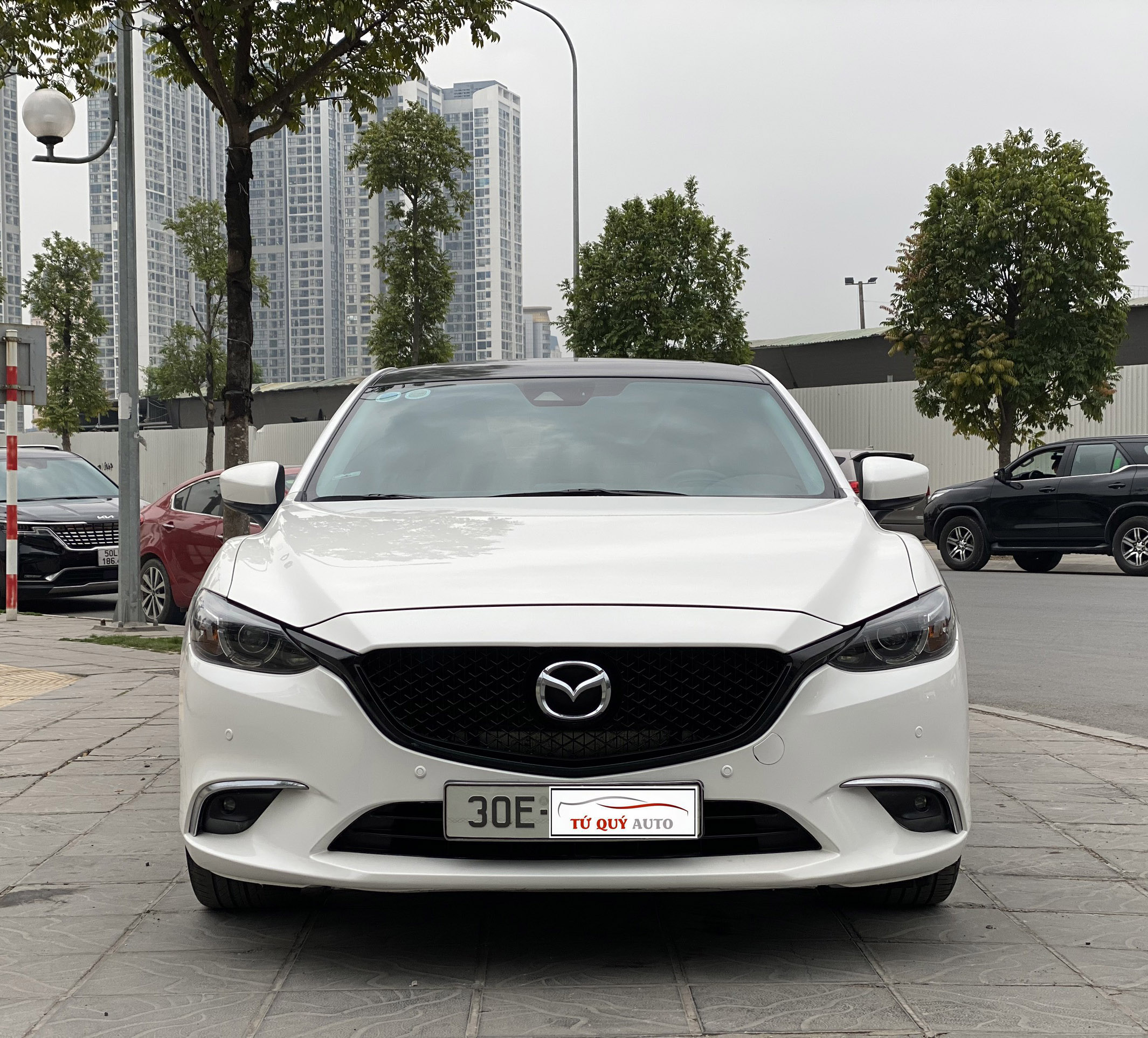 Xe Mazda 6 Premium 2.0AT 2017 - Trắng