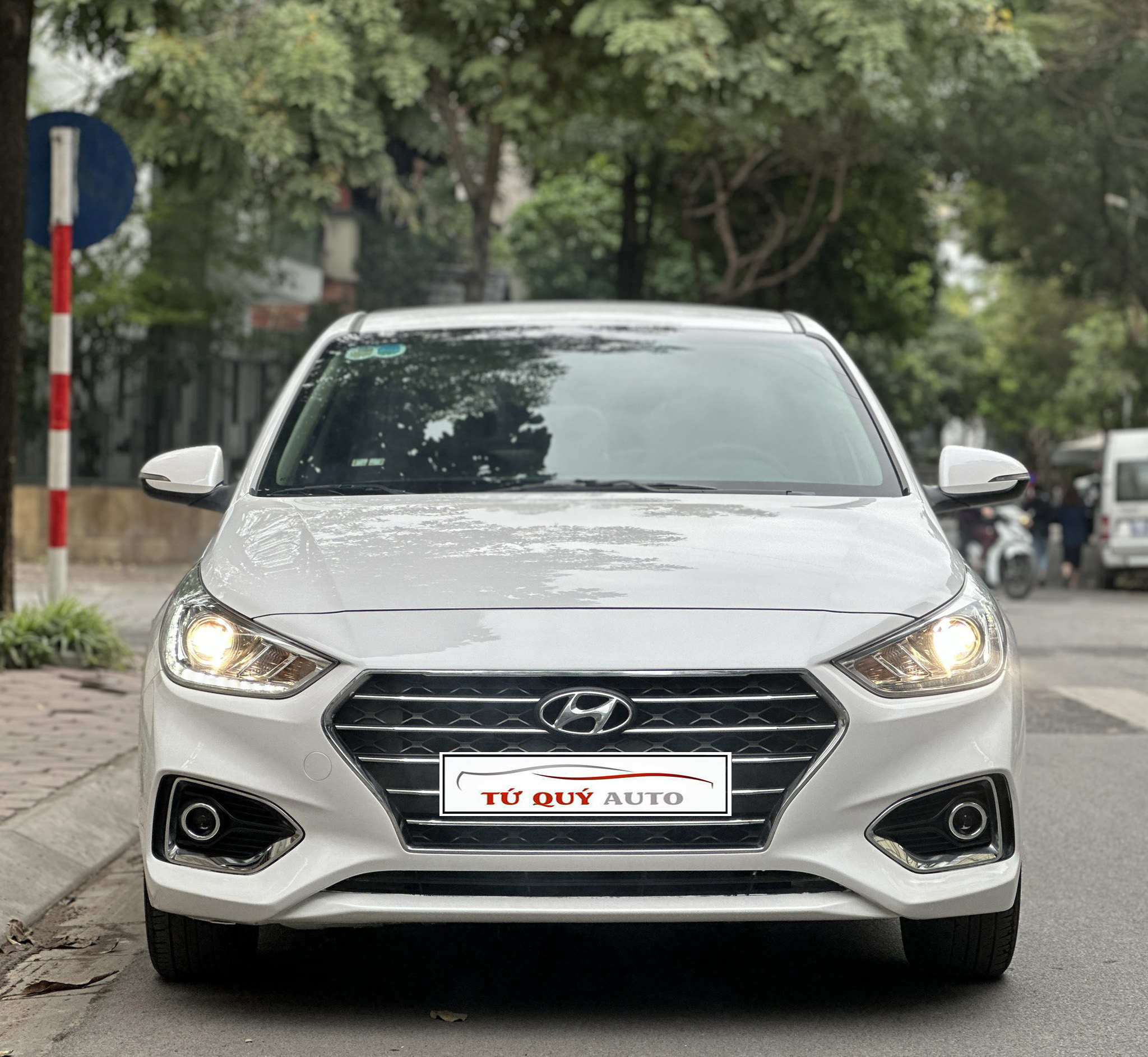 Xe Hyundai Accent 1.4AT 2019 - Trắng