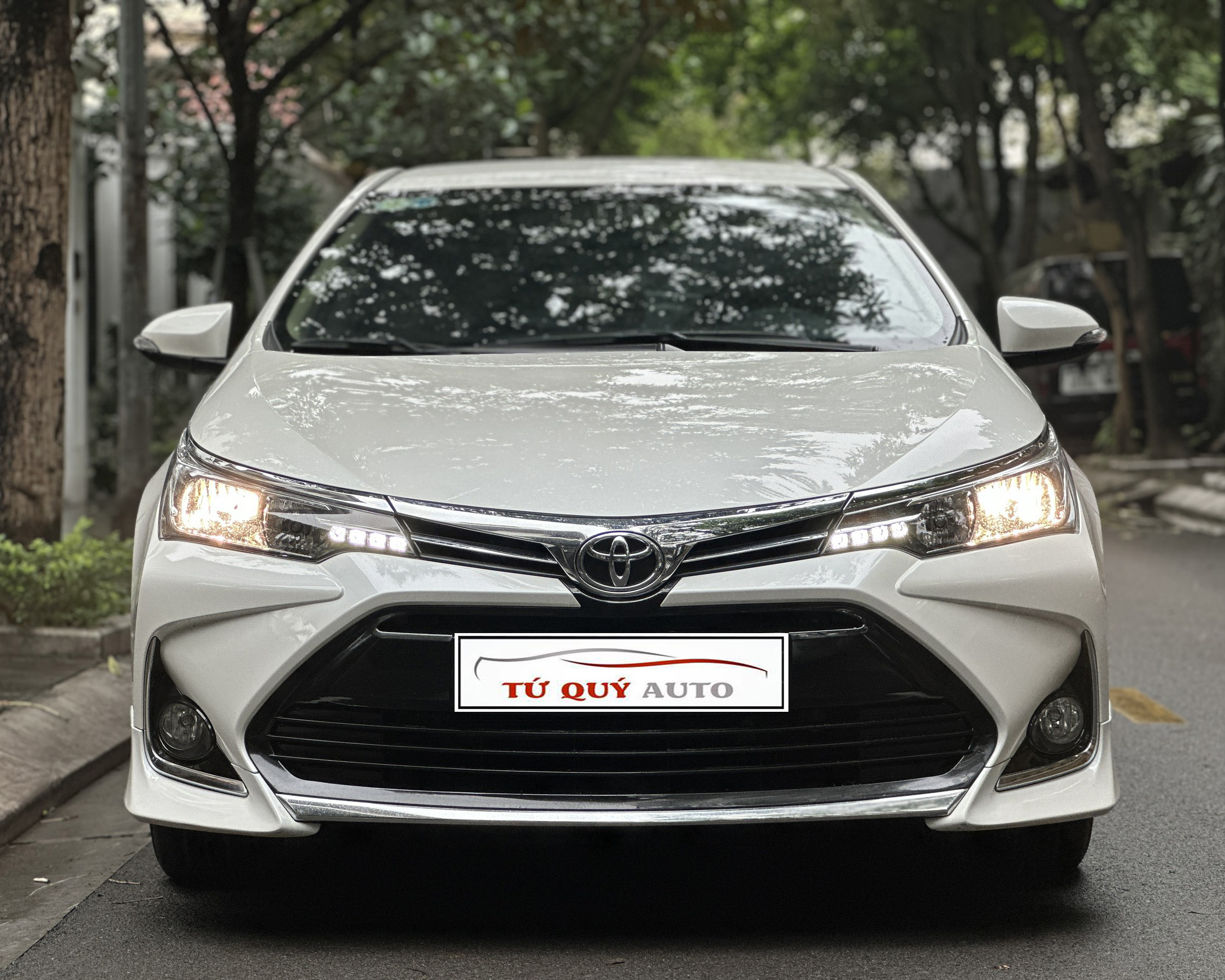 Xe Toyota Corolla altis 1.8E 2021 - Trắng