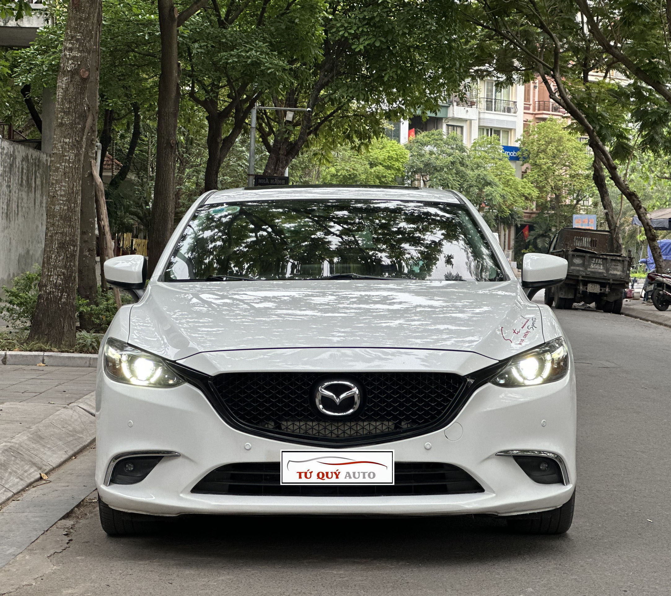 Xe Mazda 6 Premium 2.0AT 2017 - Trắng