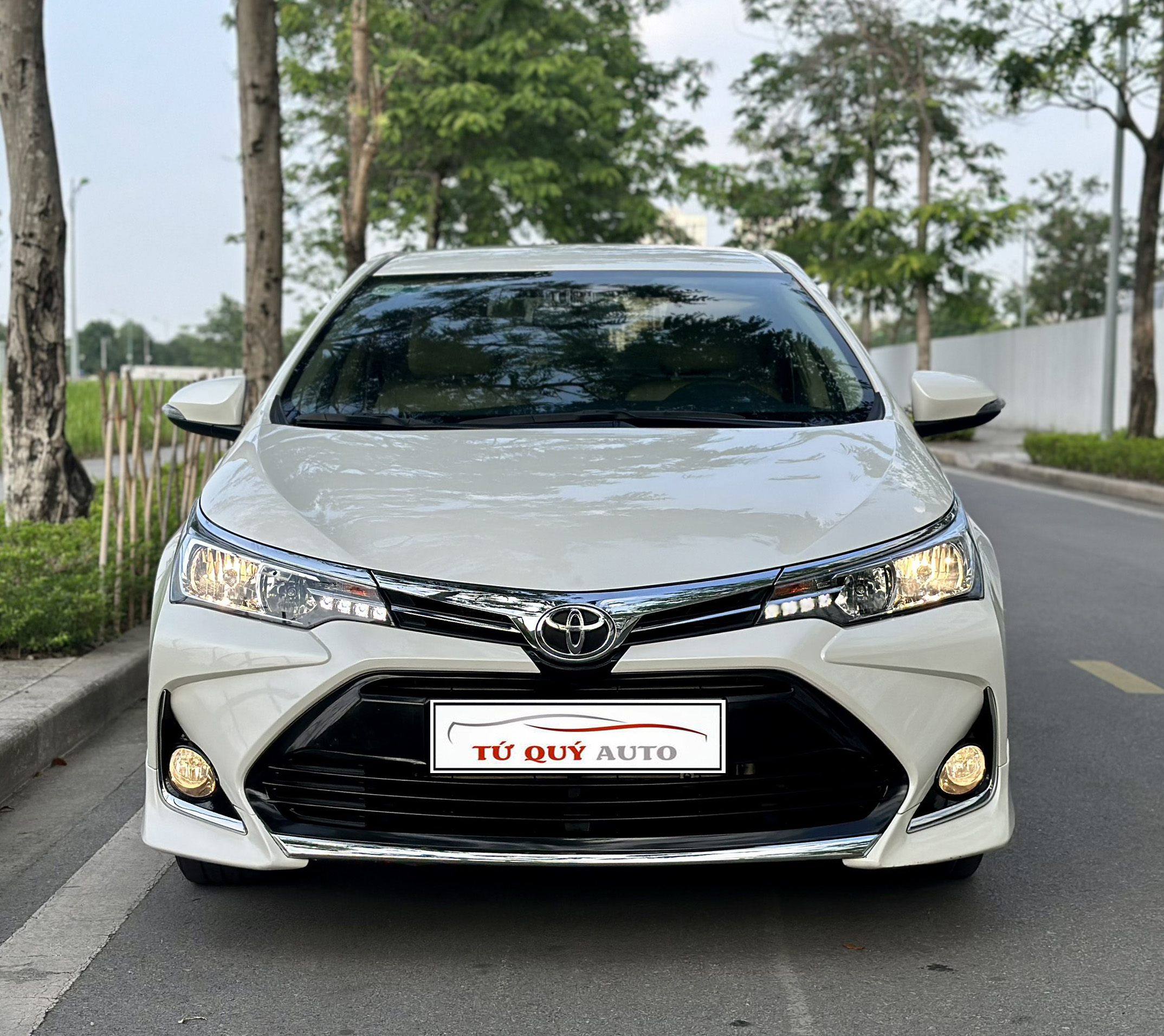 Xe Toyota Corolla altis 1.8E 2020 - Trắng