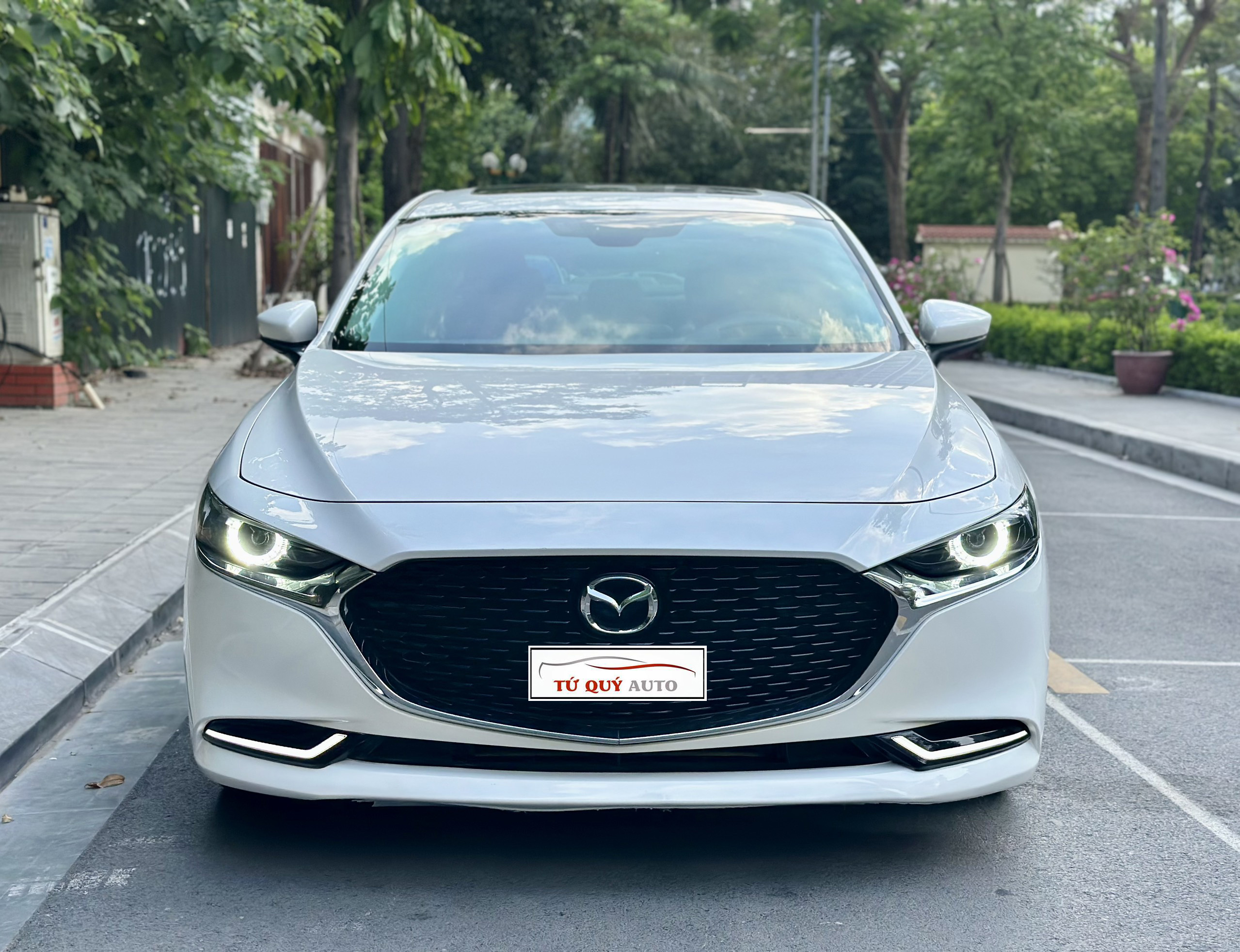 Xe Mazda 3 Luxury 2.0AT 2020 - Trắng