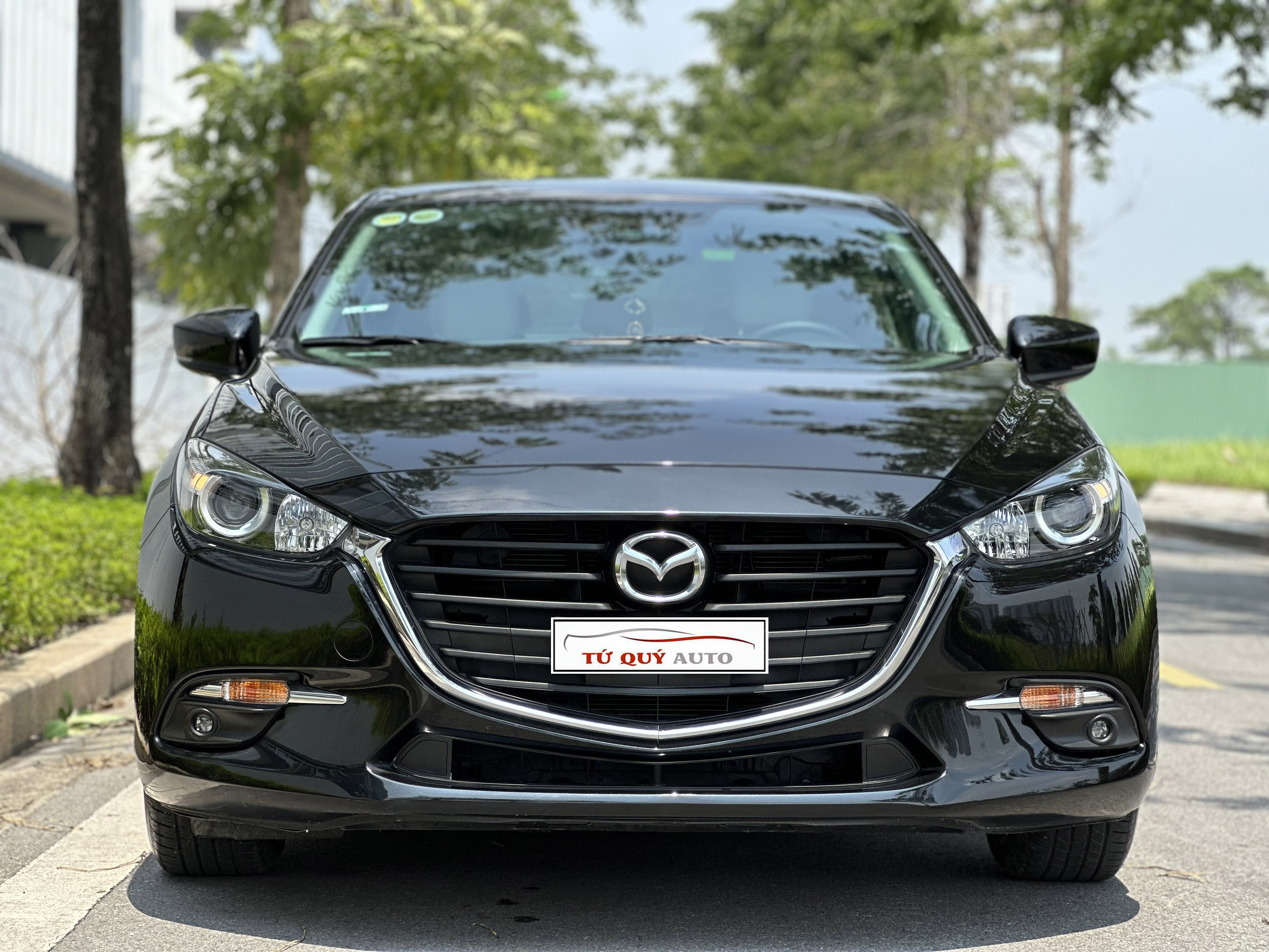 Xe Mazda 3 Sedan 1.5AT 2018 - Đen / Kem