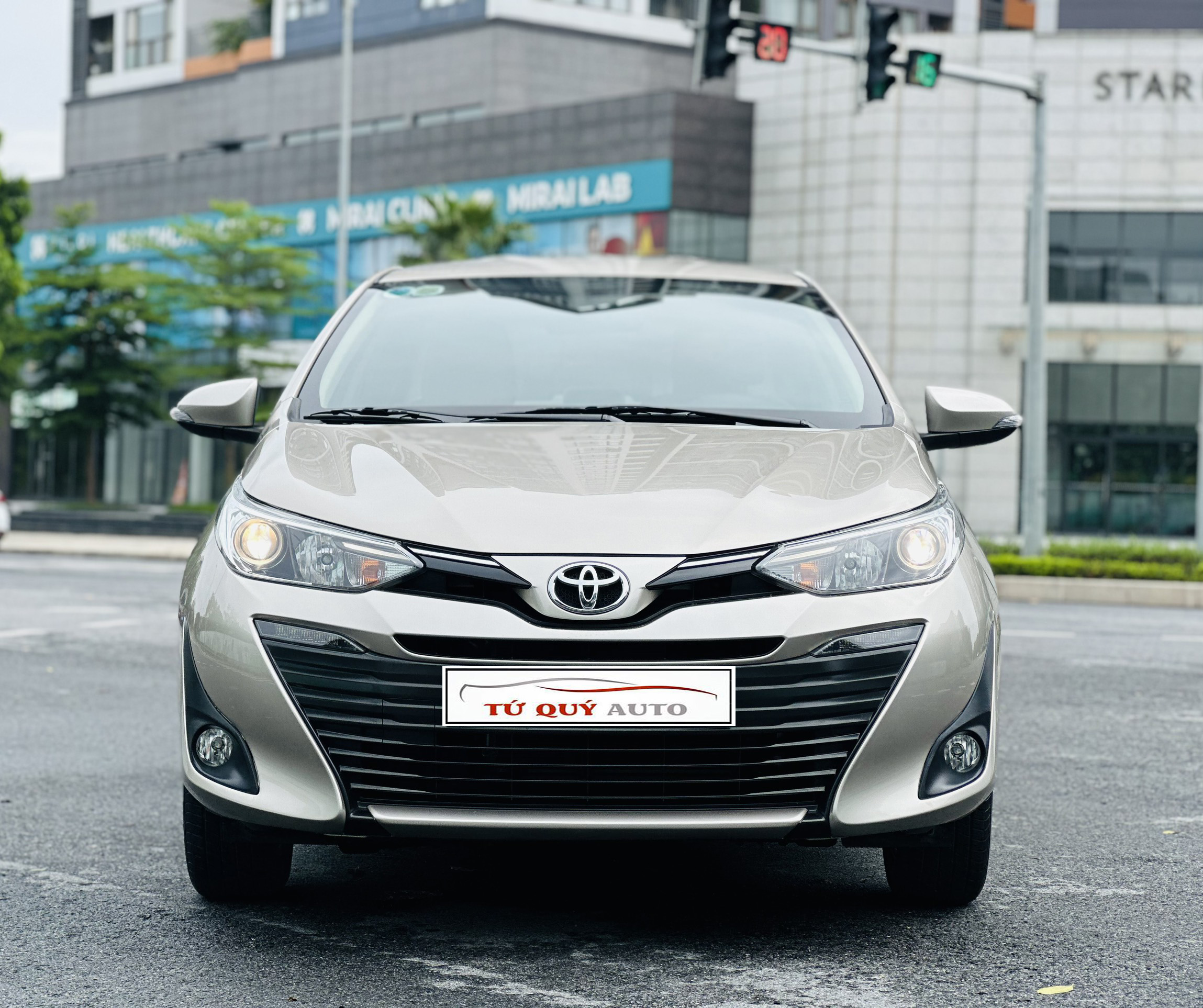 Xe Toyota Vios 1.5G 2018 - Vàng Cát