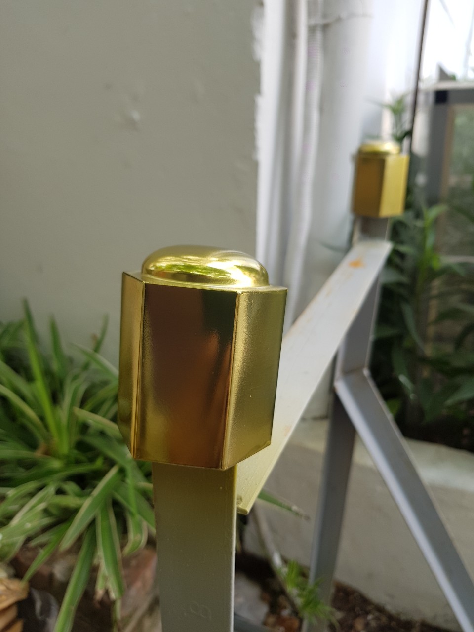 Sơn vàng đánh bóng inox