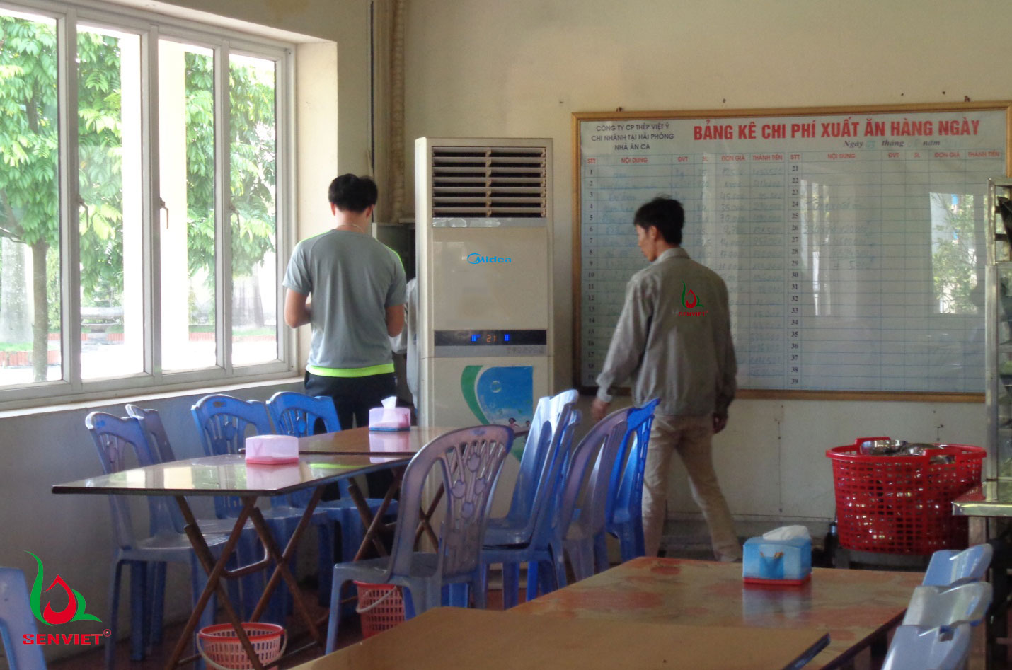 Lắp đặt điều hòa tủ đứng đòi hỏi người thợ cần có những kinh nghiệm nhất định