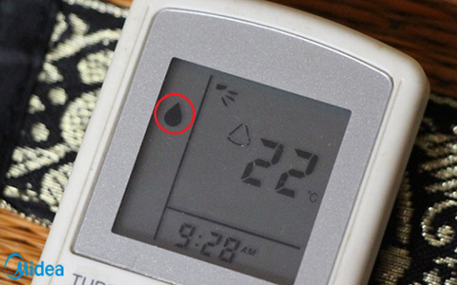 Chế độ Dry giúp hút ẩm không gian, nhất là những ngày trời nồm