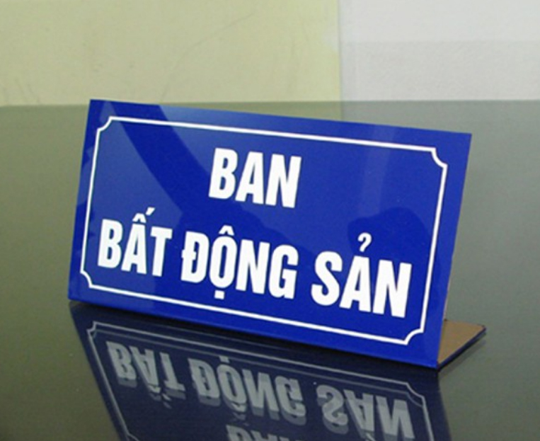 Biển Chức Danh Để Bàn Mica Chữ A