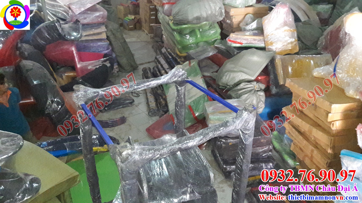 Kho hàng cầu trượt mầm non 14