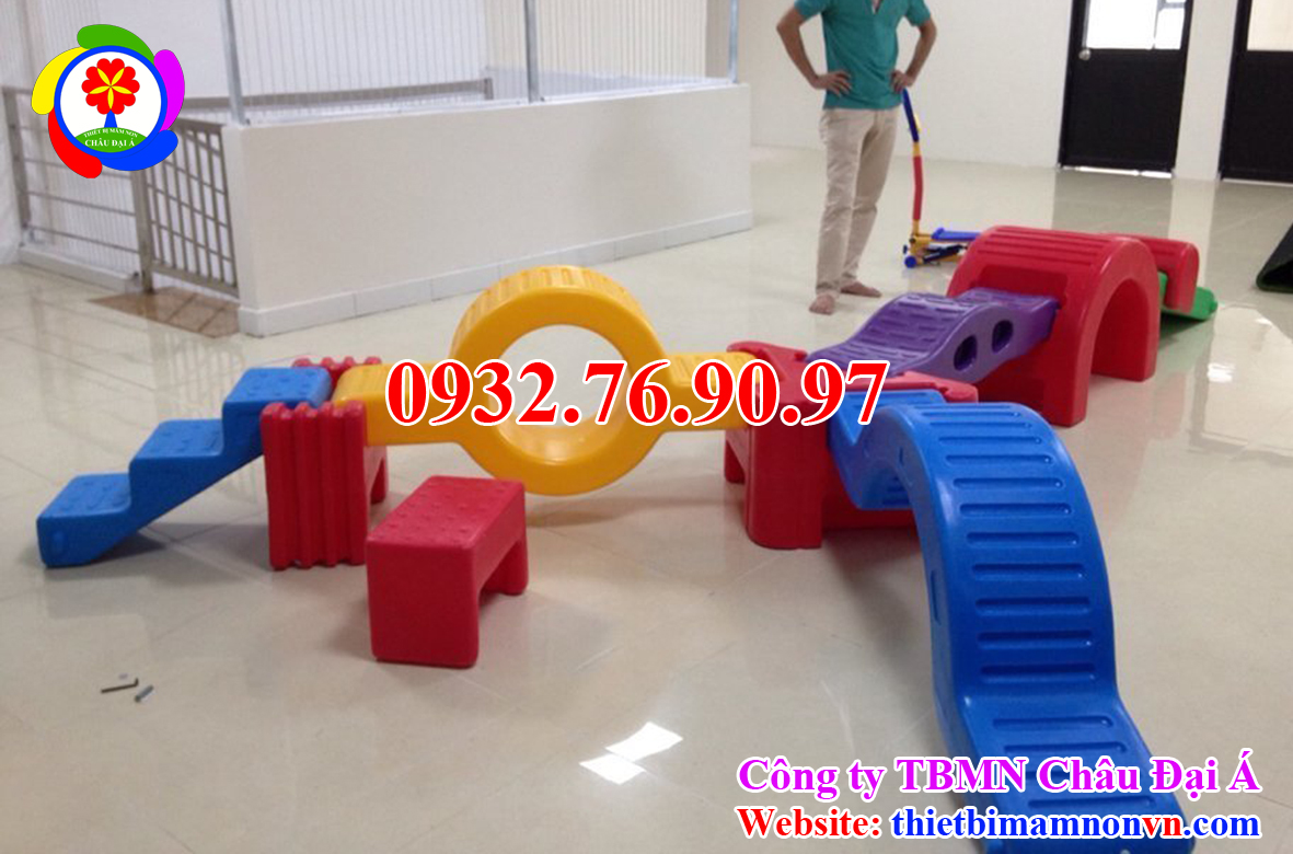 Bộ vận động 17 chi tiết bằng nhựa cho trẻ em mầm non