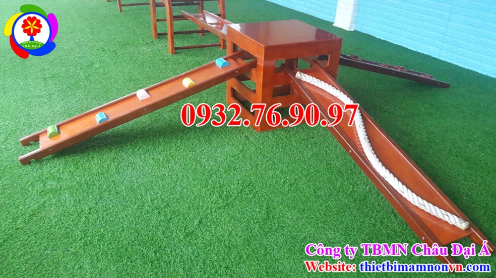 Đồ chơi vận động cho trẻ bằng gỗ 9