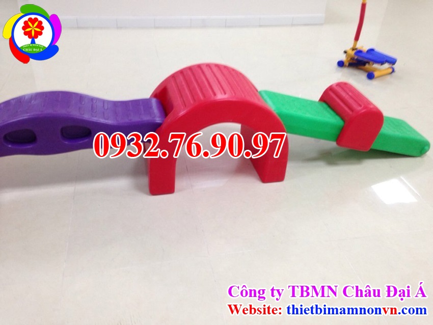 Thiết bị leo trèo vận động cho trẻ em