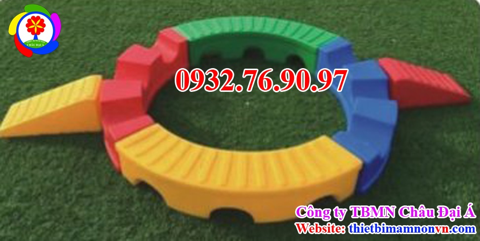 Vận động cho bé hình răn cưa 2