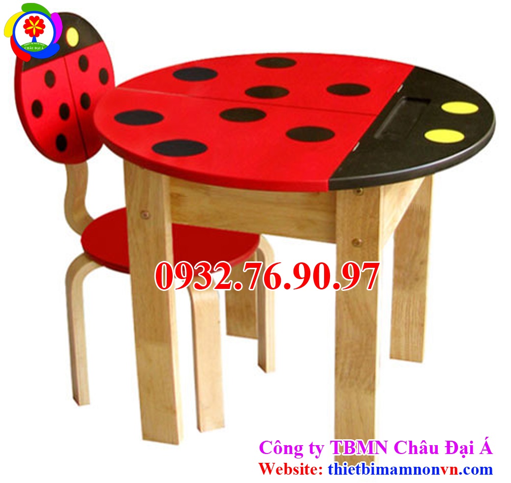 Bàn gỗ mầm non hình con bọ